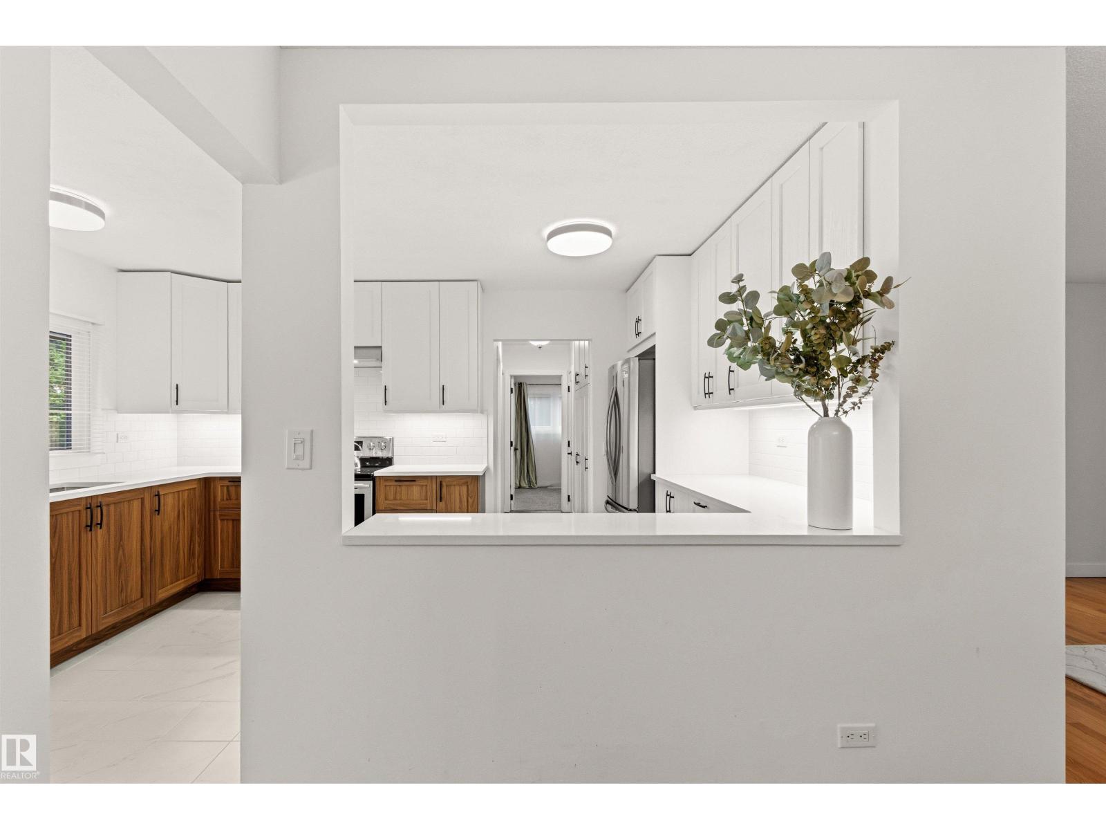 11135 49 AV NW - 23