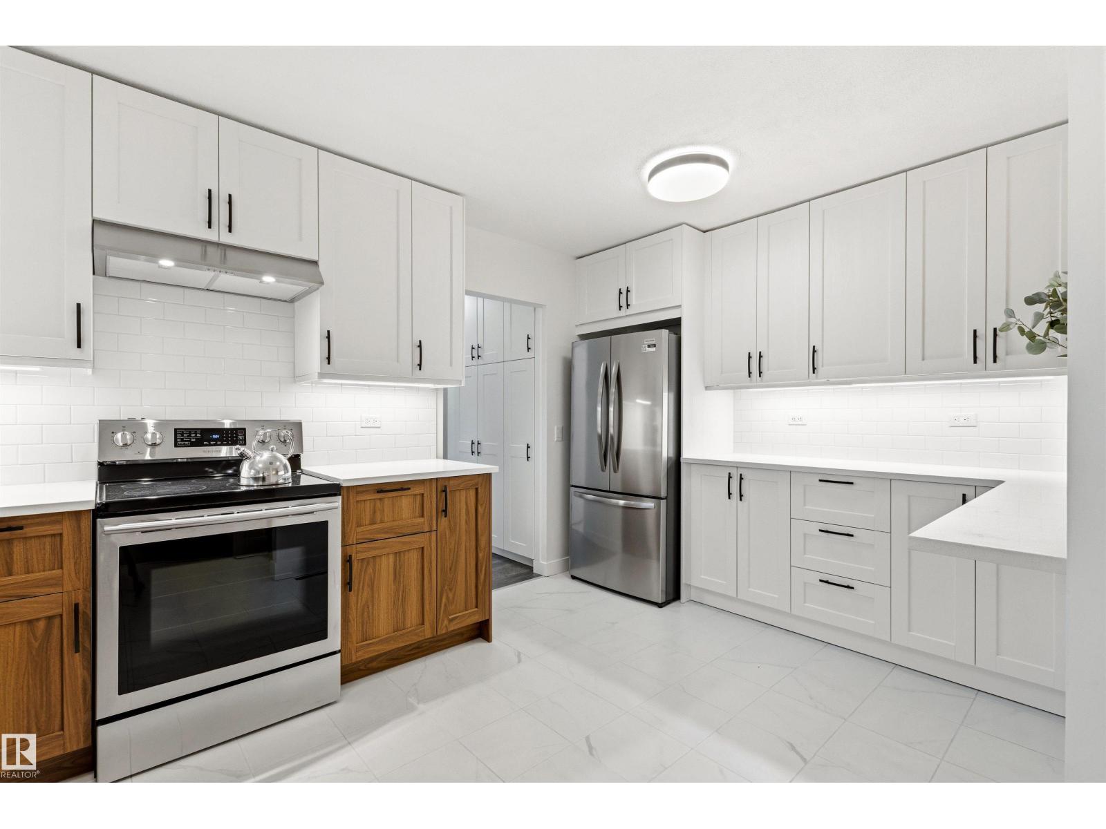 11135 49 AV NW - 26