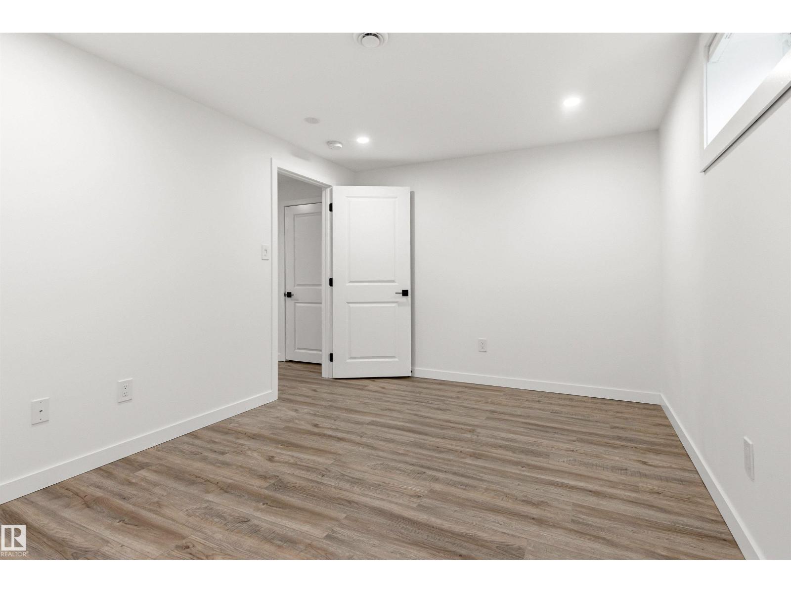 11135 49 AV NW - 45