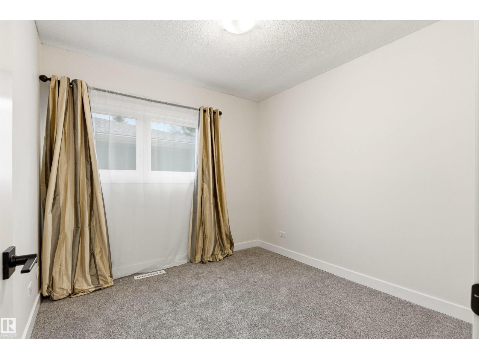 11135 49 AV NW - 37