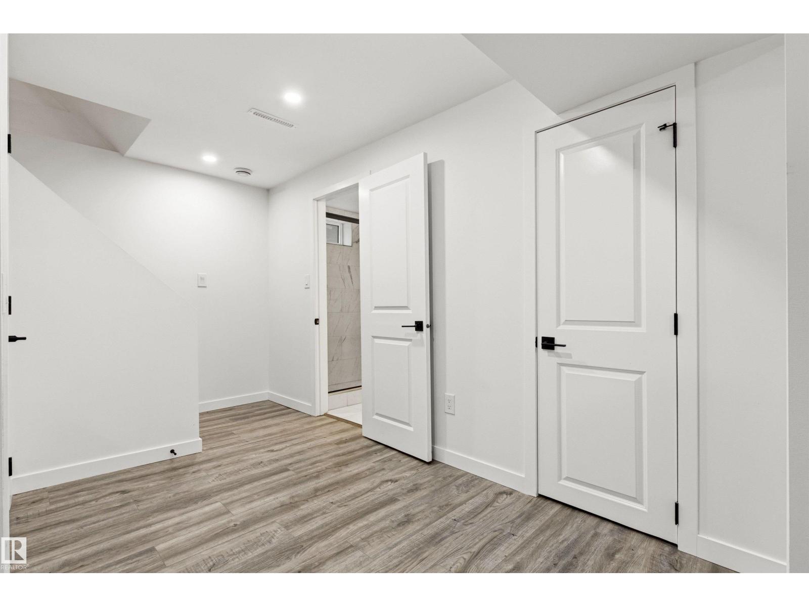 11135 49 AV NW - 48