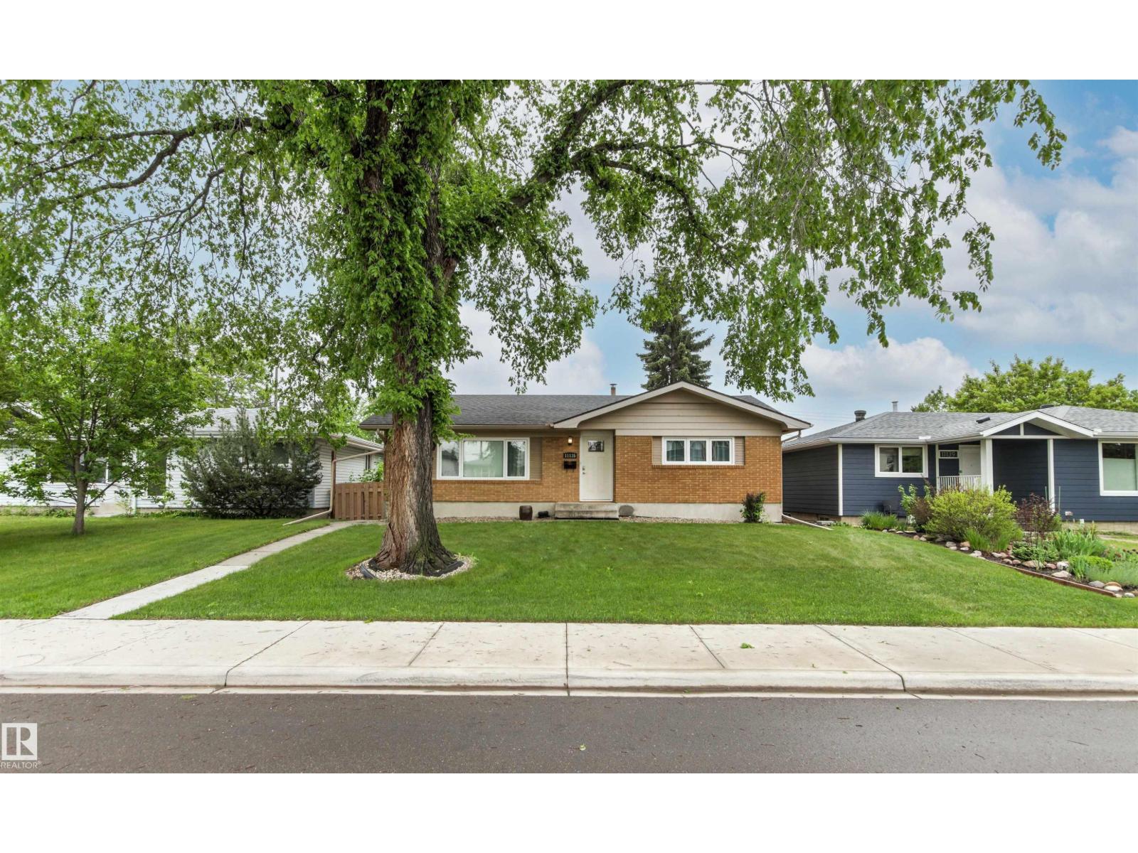 11135 49 AV NW - 60