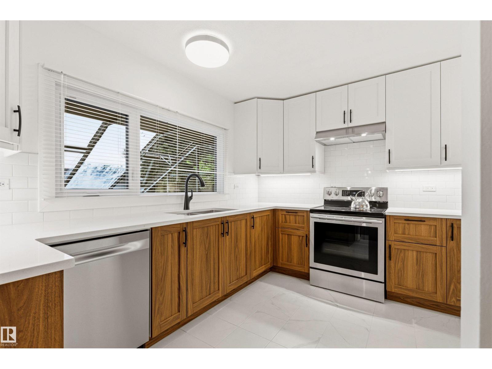 11135 49 AV NW - 29