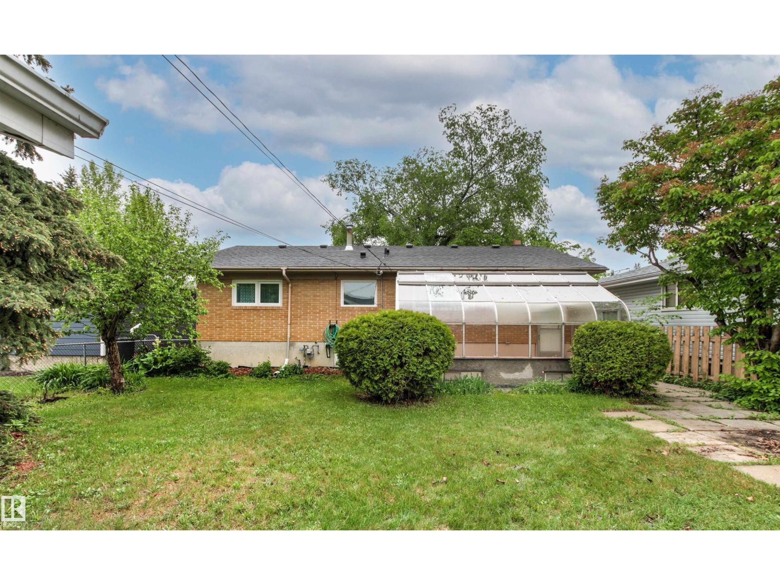 11135 49 AV NW - 63
