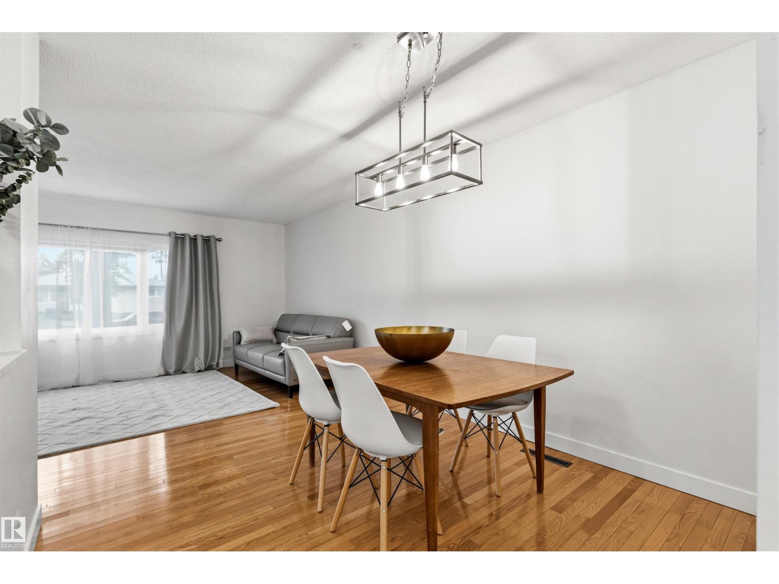 11135 49 AV NW - 15