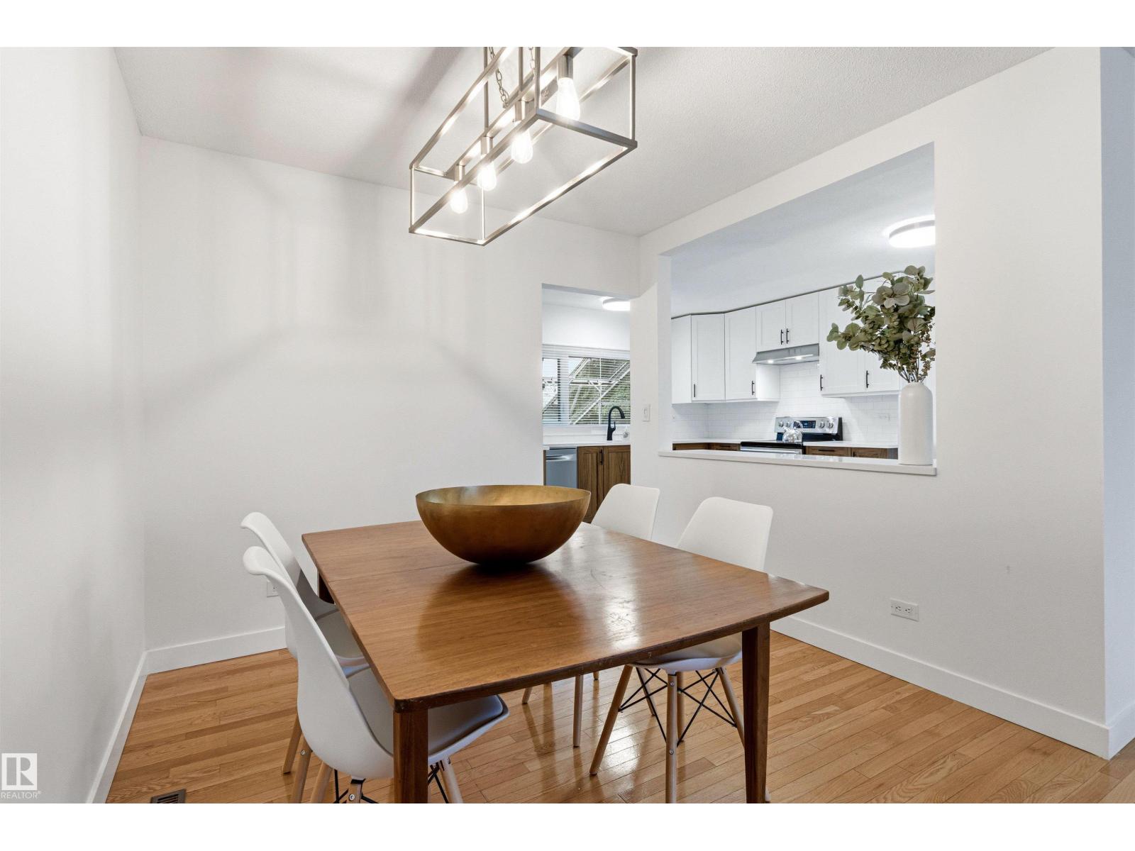 11135 49 AV NW - 18