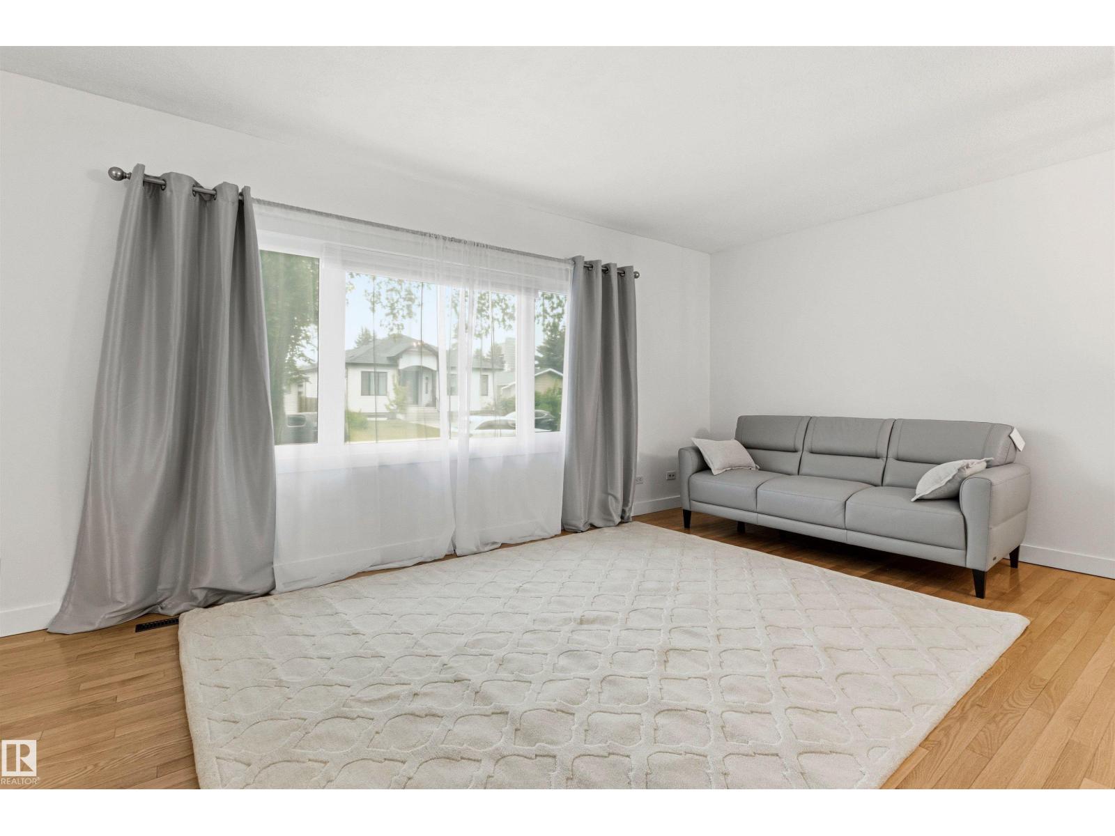 11135 49 AV NW - 10