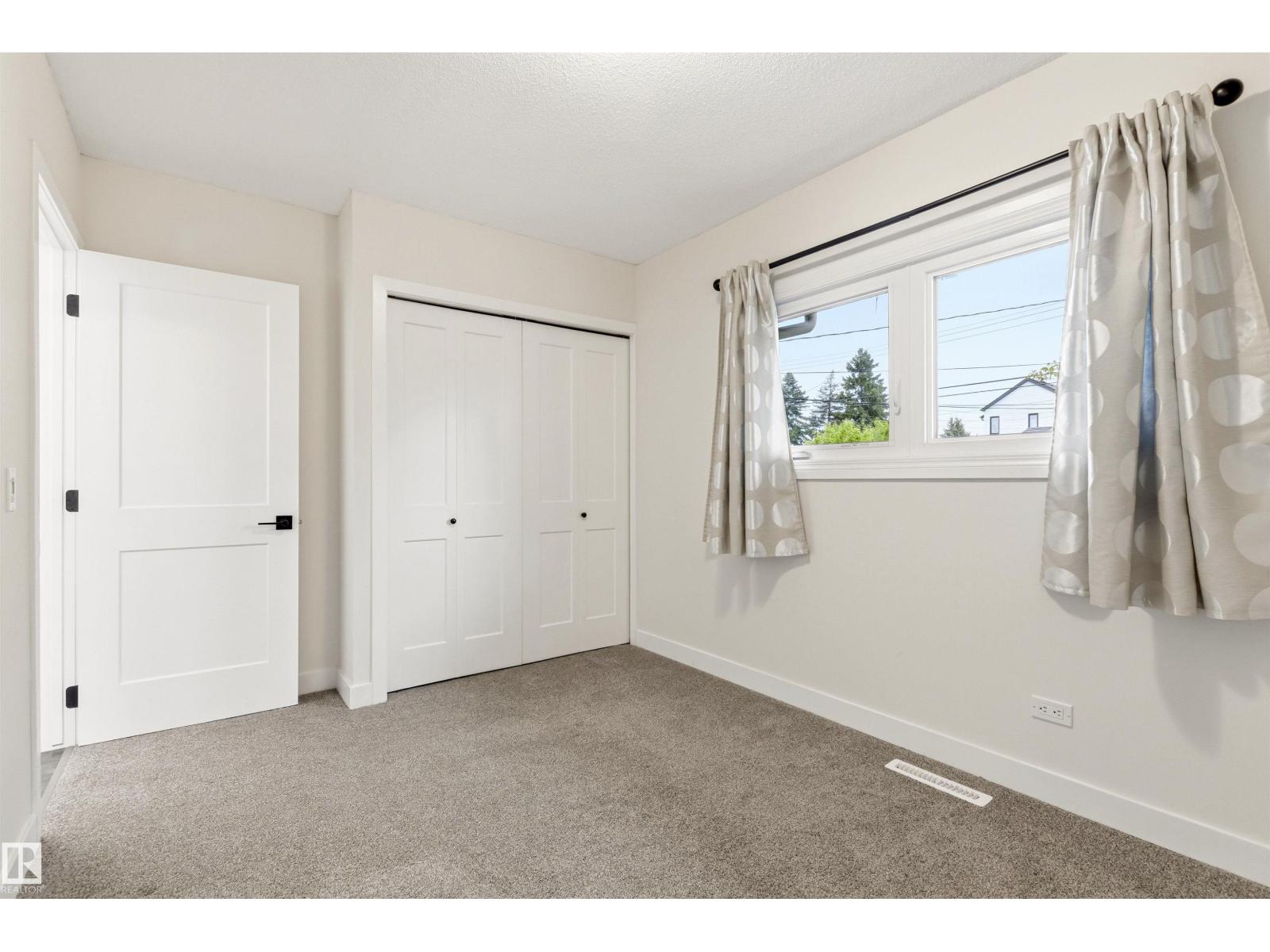 11135 49 AV NW - 39