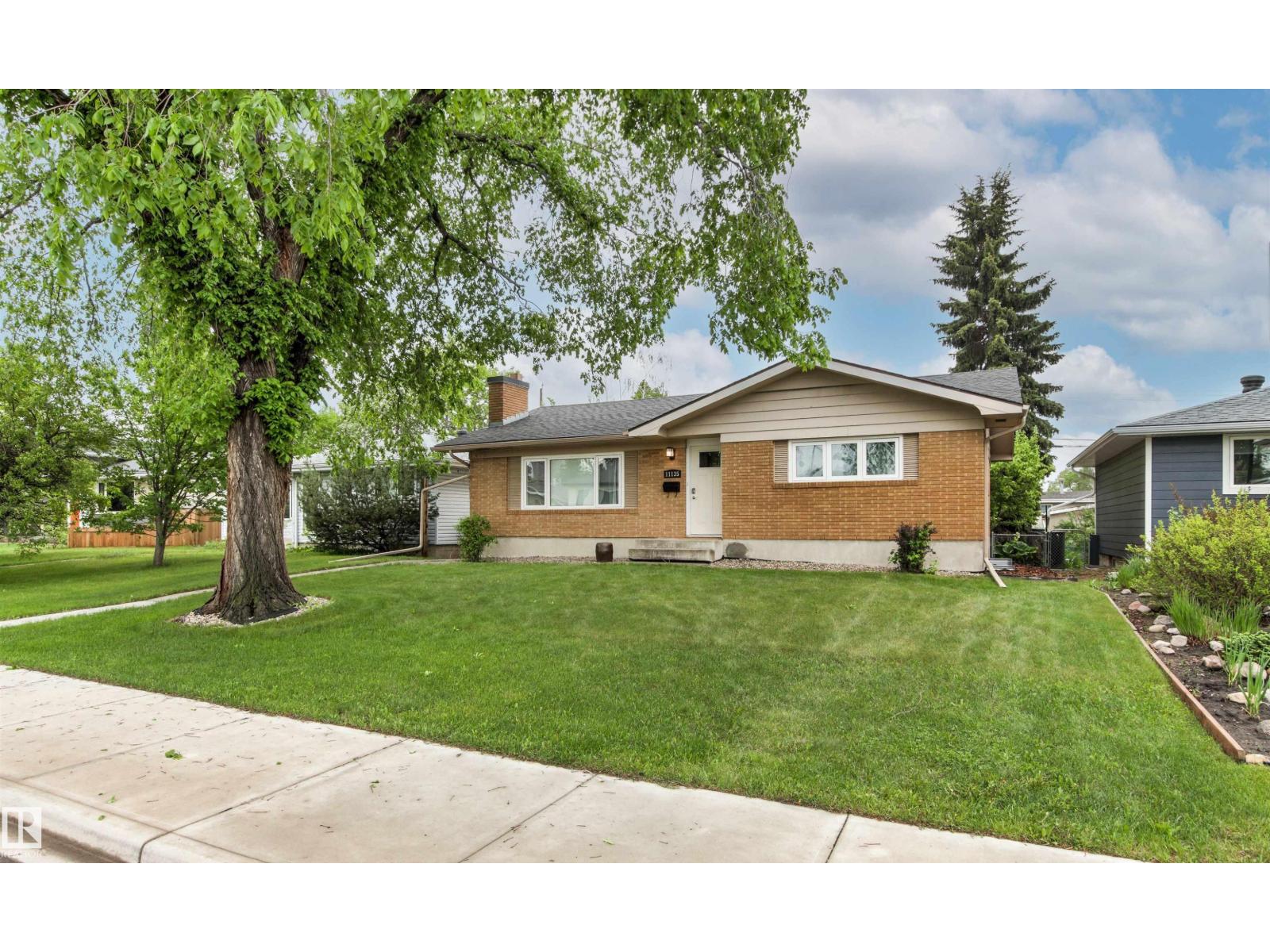 11135 49 AV NW - 61