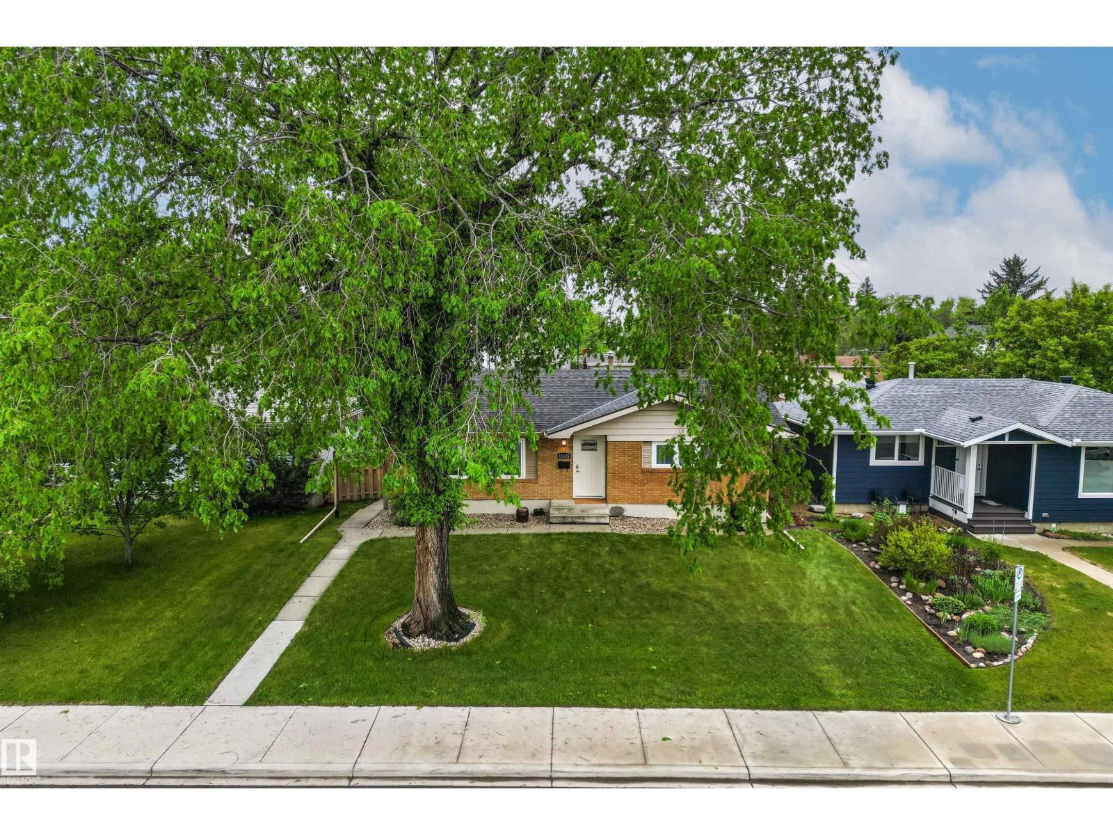 11135 49 AV NW - 57