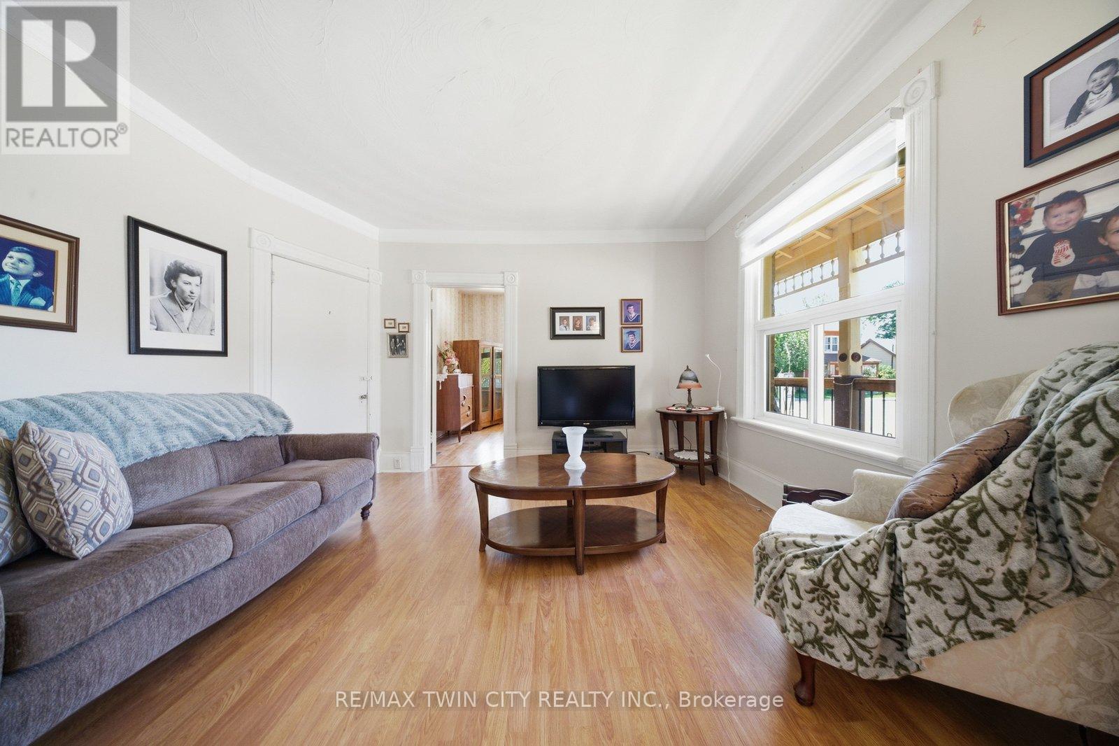 76 BROCK STREET - 10