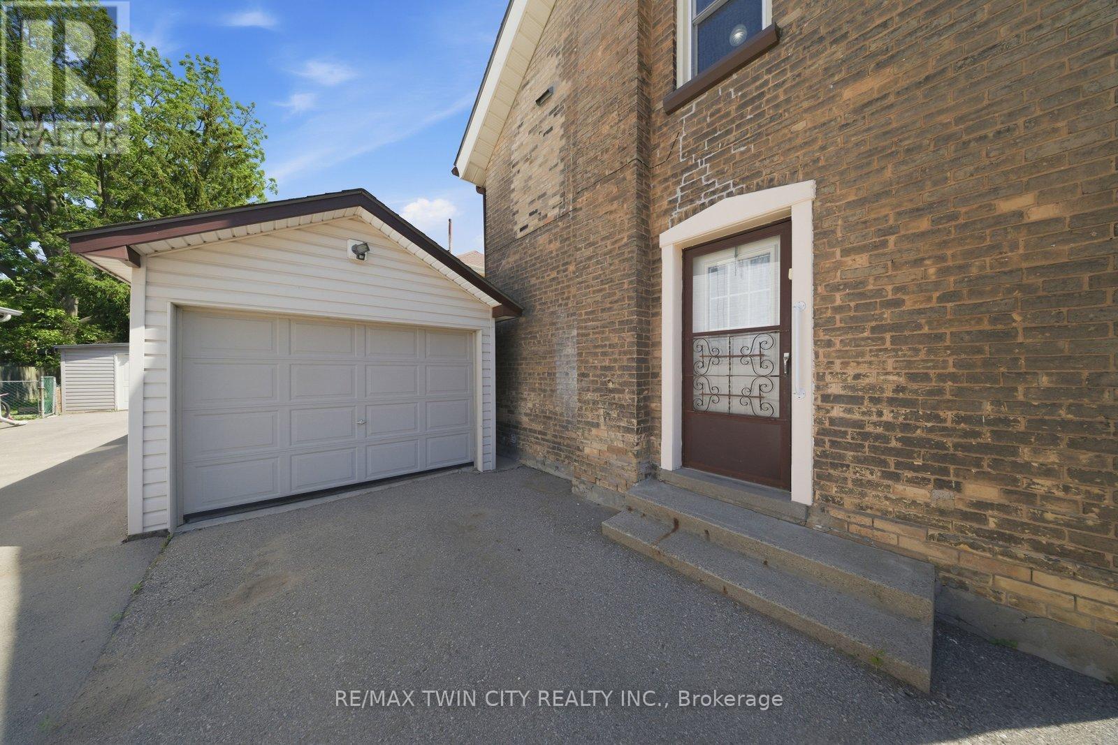 76 BROCK STREET - 24