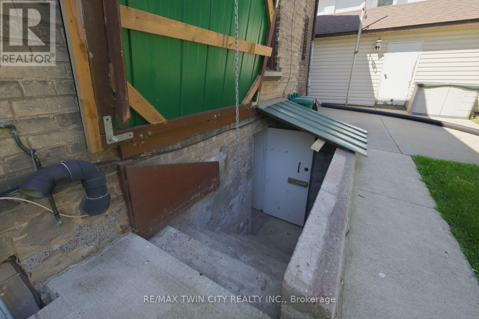76 BROCK STREET - 28