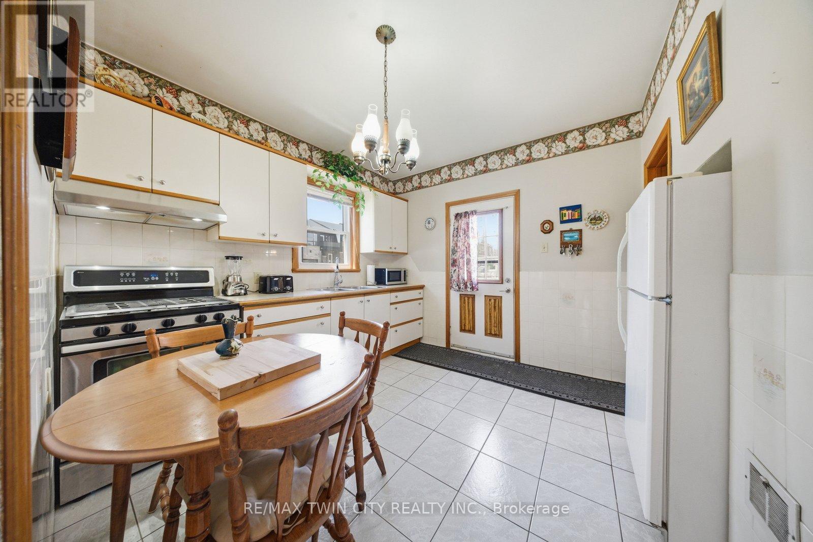76 BROCK STREET - 5