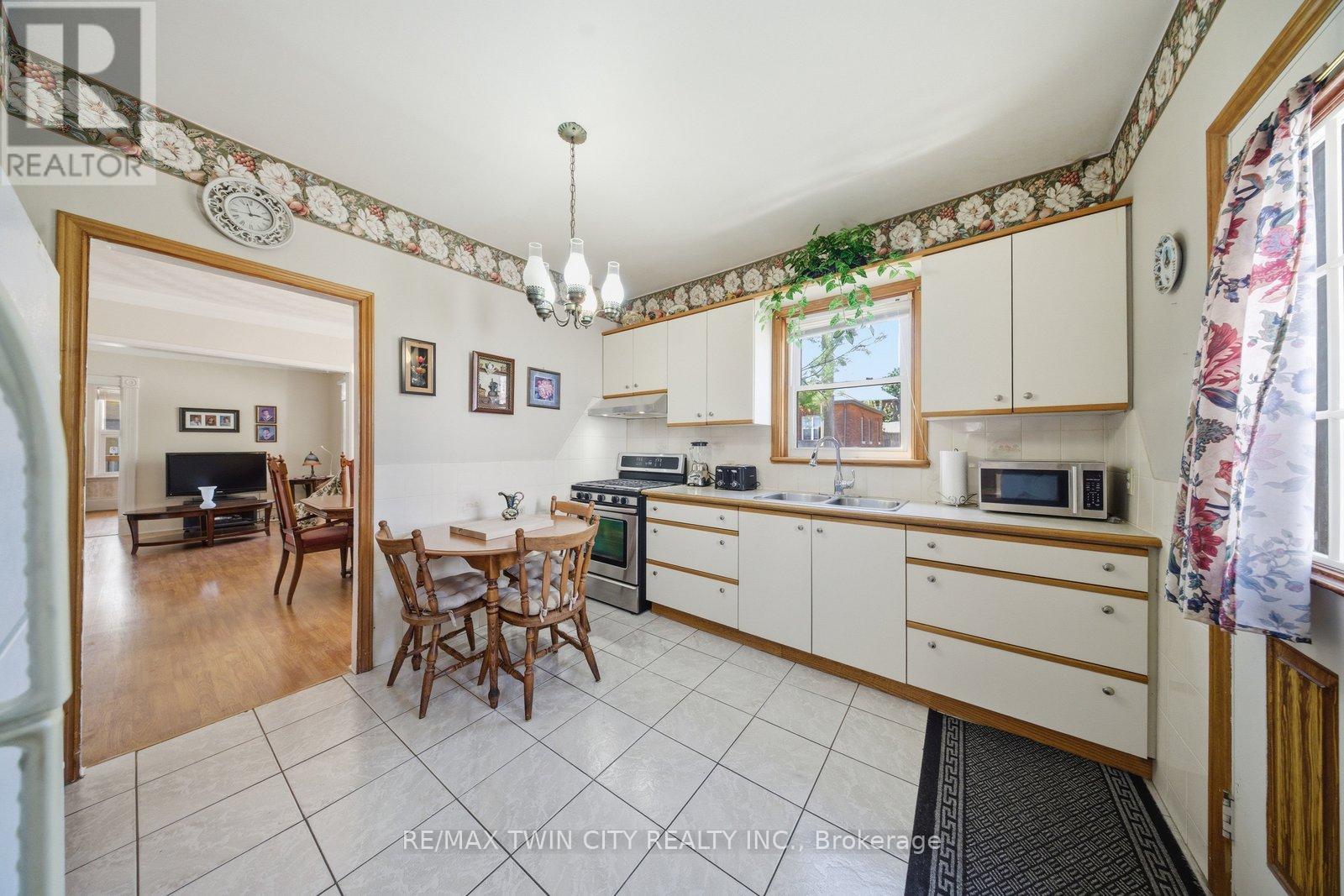76 BROCK STREET - 6