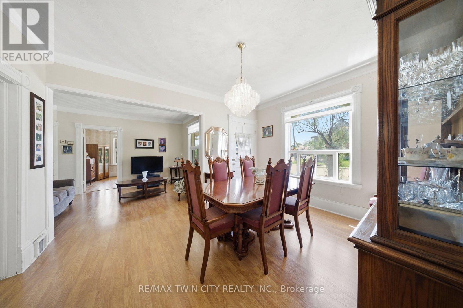 76 BROCK STREET - 8
