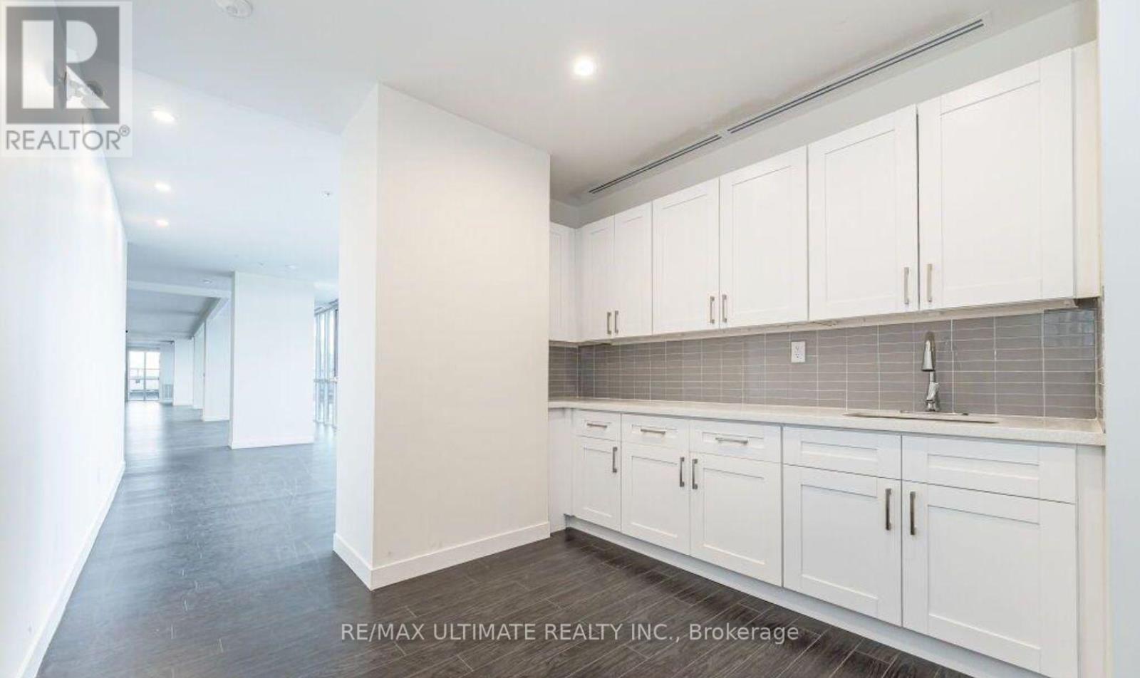 #710 128 KING STREET N - 25