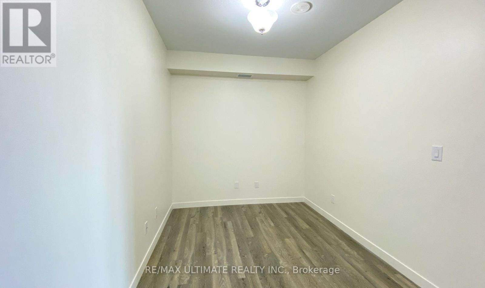 #710 128 KING STREET N - 8