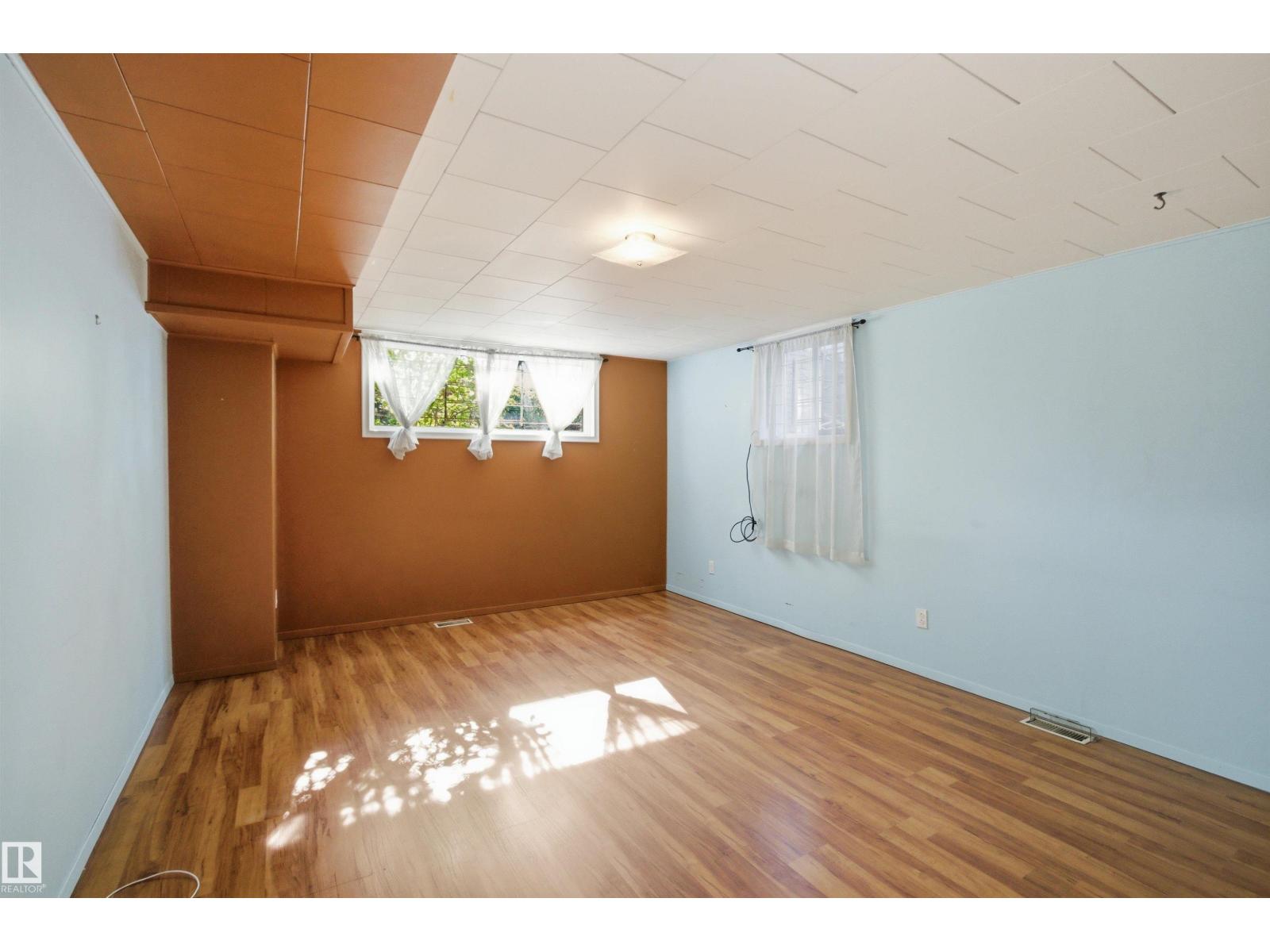 10138 74 ST NW - 29