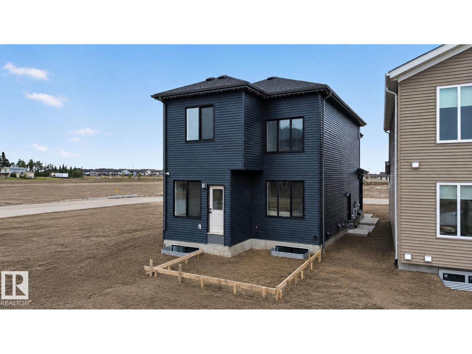 4627 17 AV SW - 3