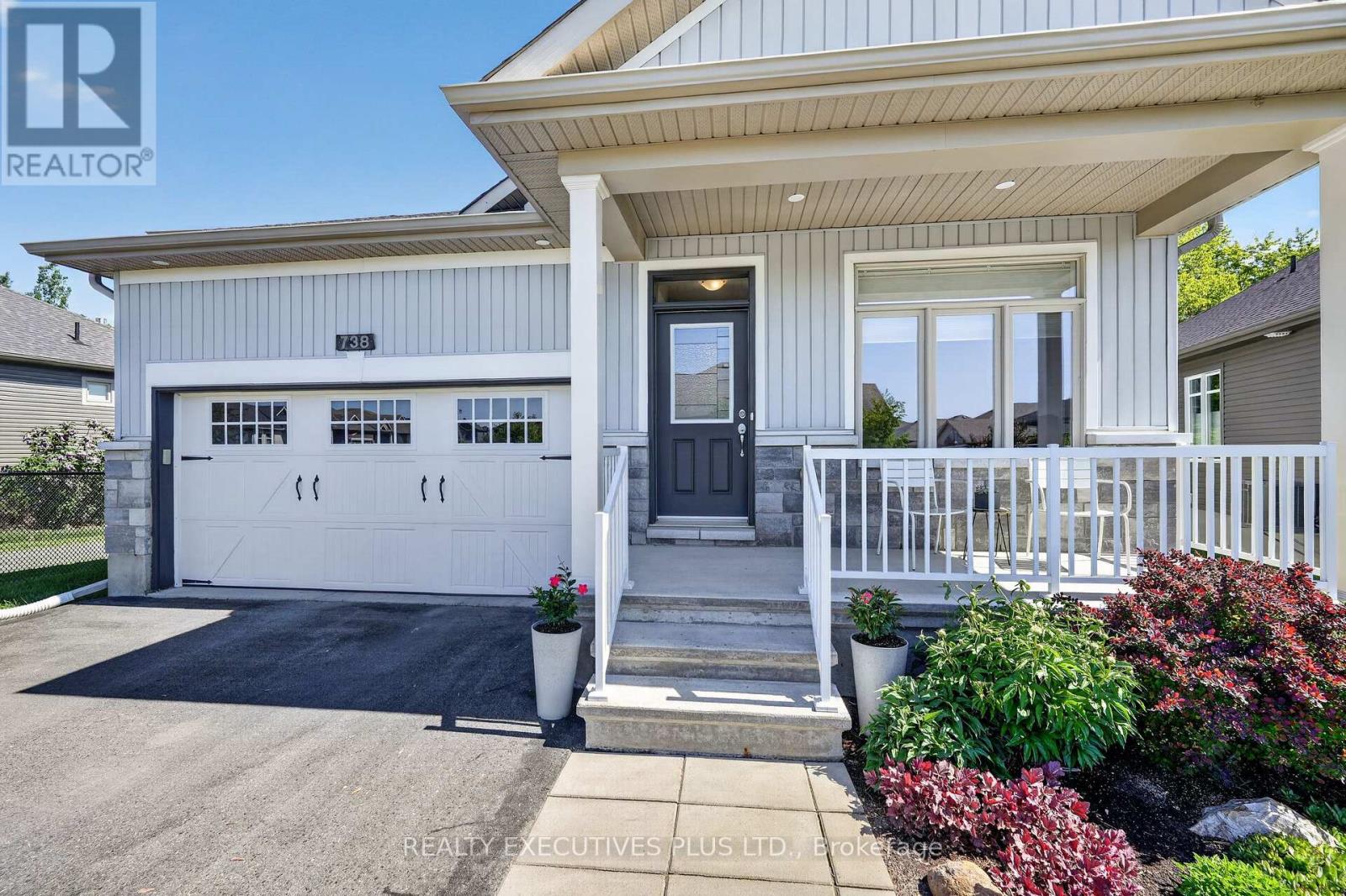 738 DU RIVAGE STREET - 2