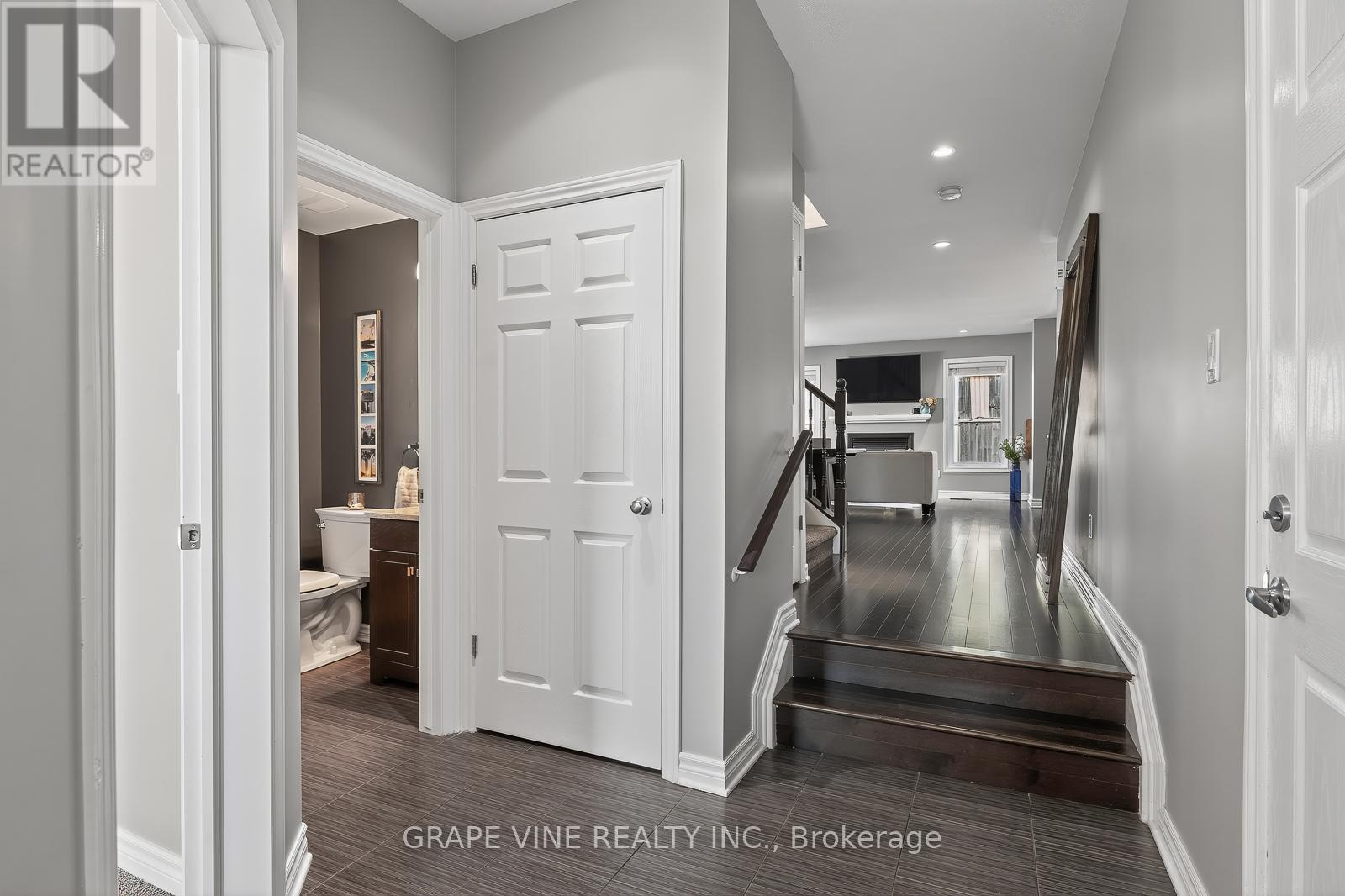 3 Bed, 3 Bath House for Sale in Ottawa – 360 BALINROAN CRESCENT, Ottawa – MLS# X13248980 - Image 6