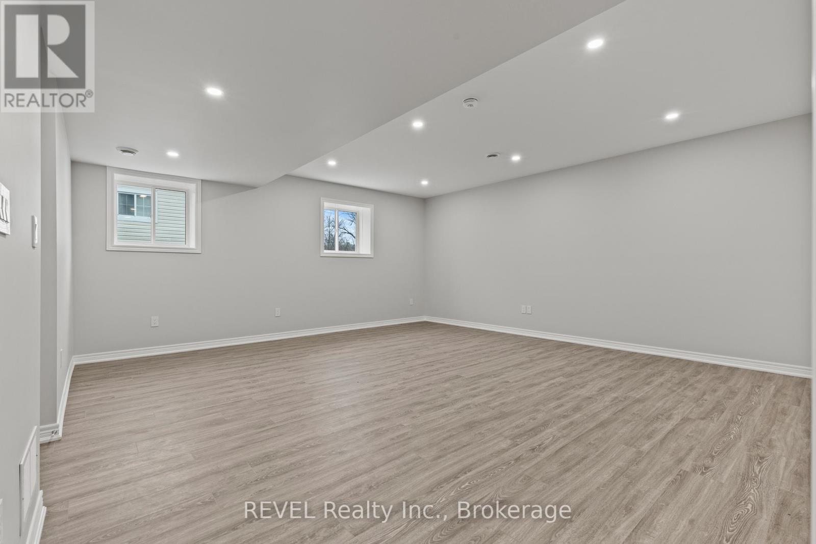 735 DOMINION ROAD - 19