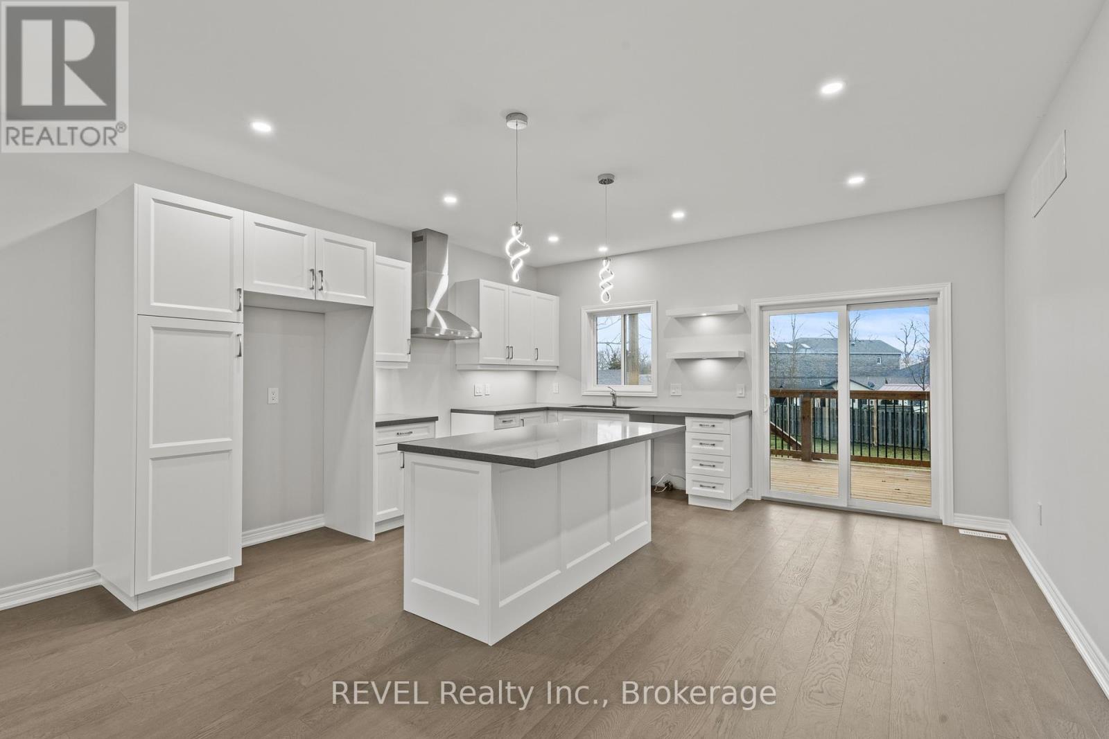 735 DOMINION ROAD - 7