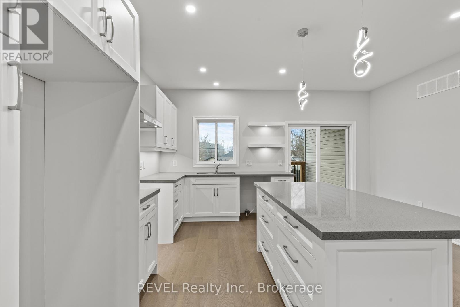 735 DOMINION ROAD - 9