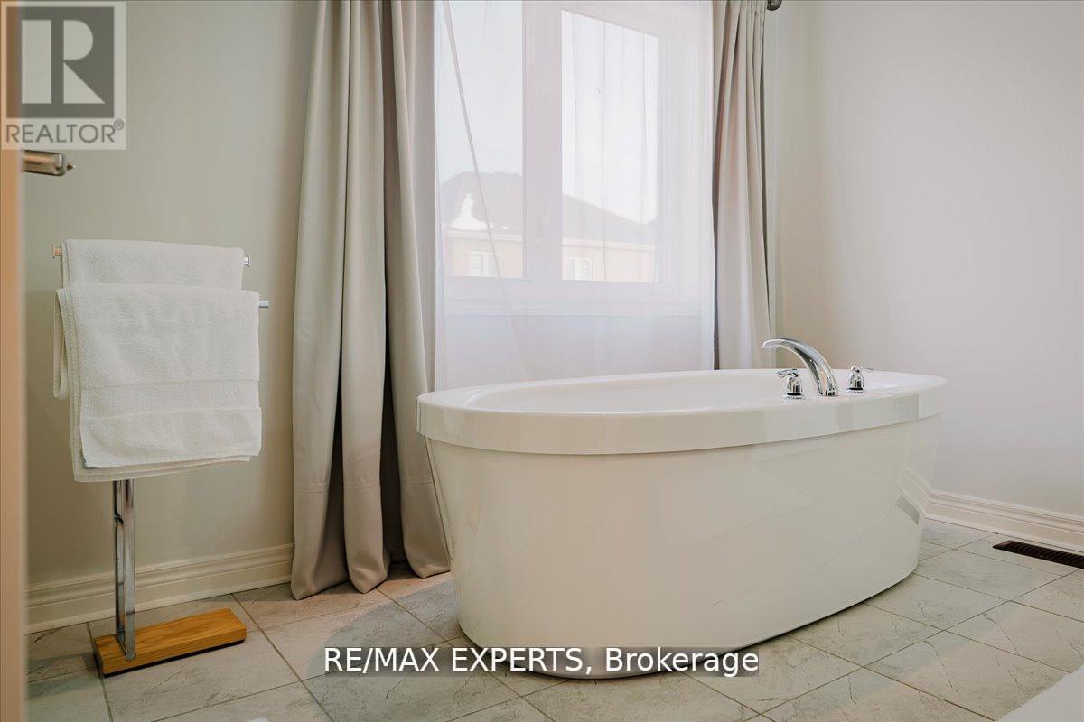43 LEWIS AVENUE - 33