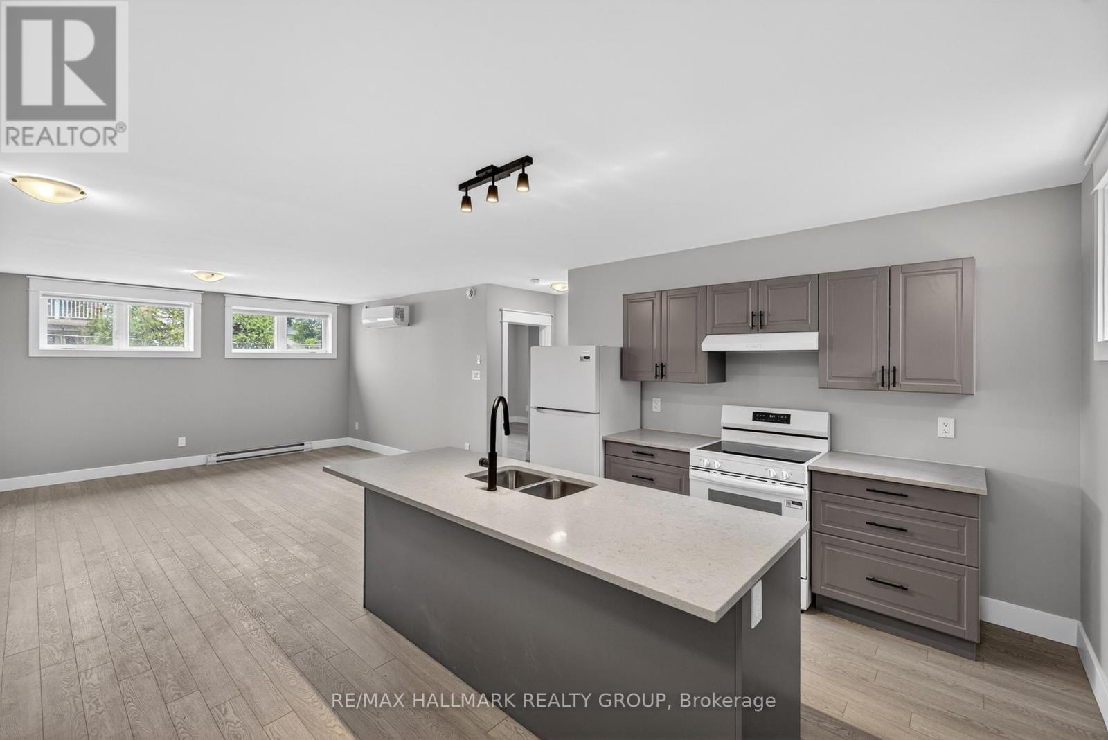 Studio for Rent in Ottawa – 100 WELLAND STREET, Ottawa – By Peter Sagos - Image 5