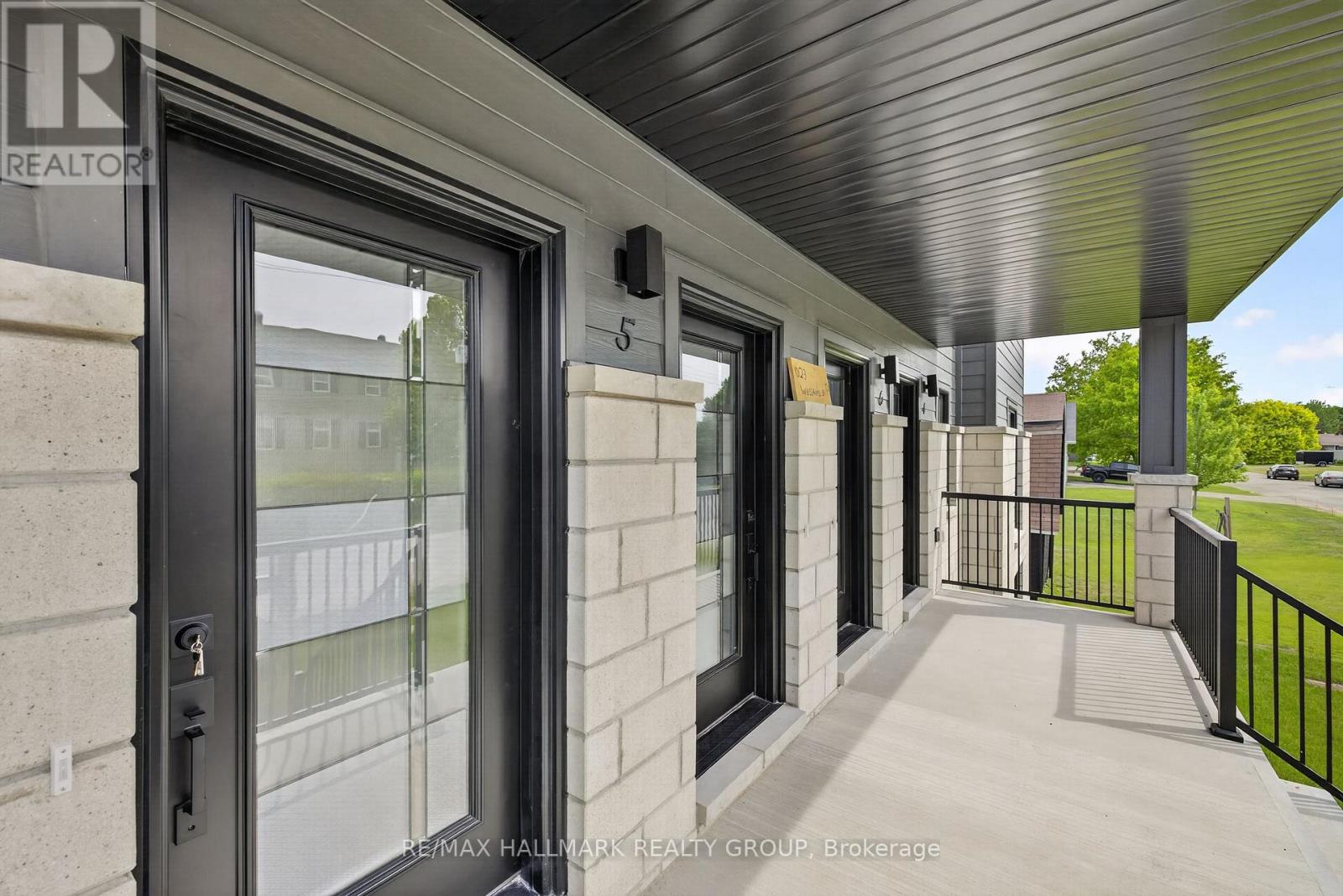 Studio for Rent in Ottawa – 100 WELLAND STREET, Ottawa – By Peter Sagos - Image 10