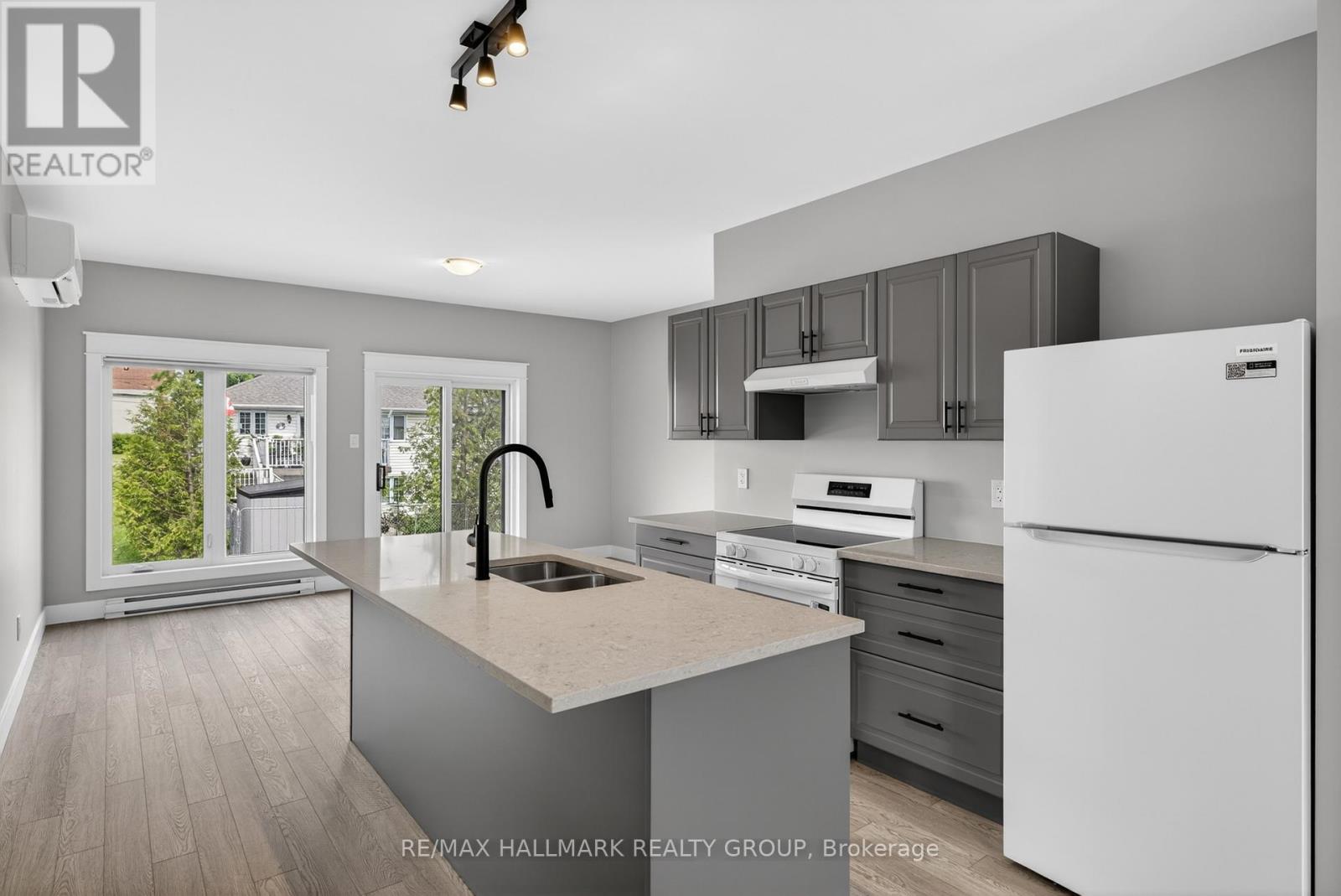 Studio for Rent in Ottawa – 100 WELLAND STREET, Ottawa – By Peter Sagos - Image 23