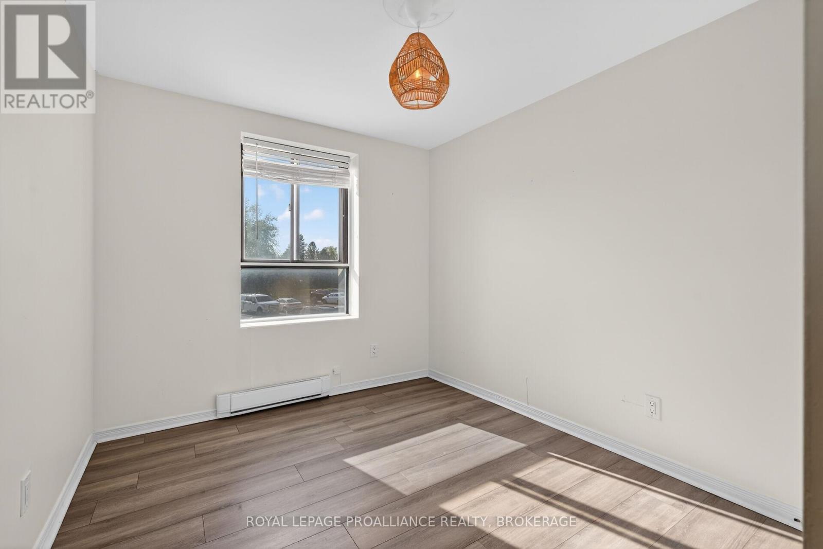 #206 17 ELDON HALL PLACE - 16