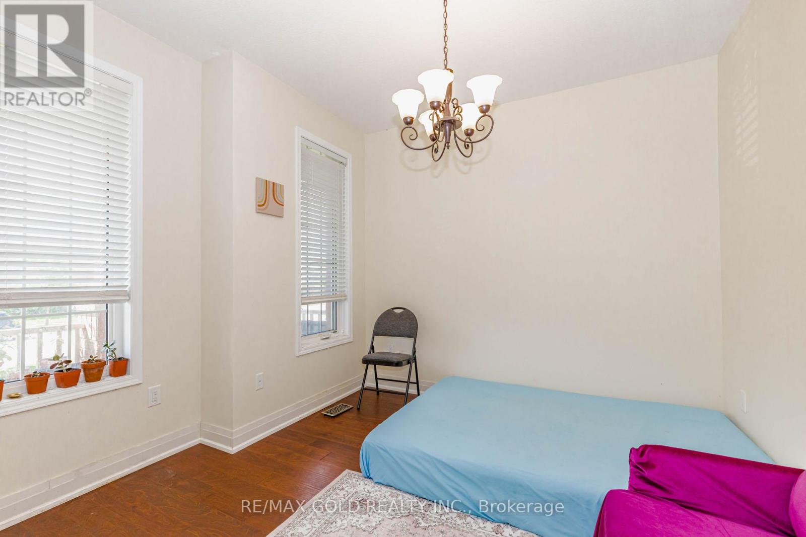 9 BURGESS CRESCENT - 7