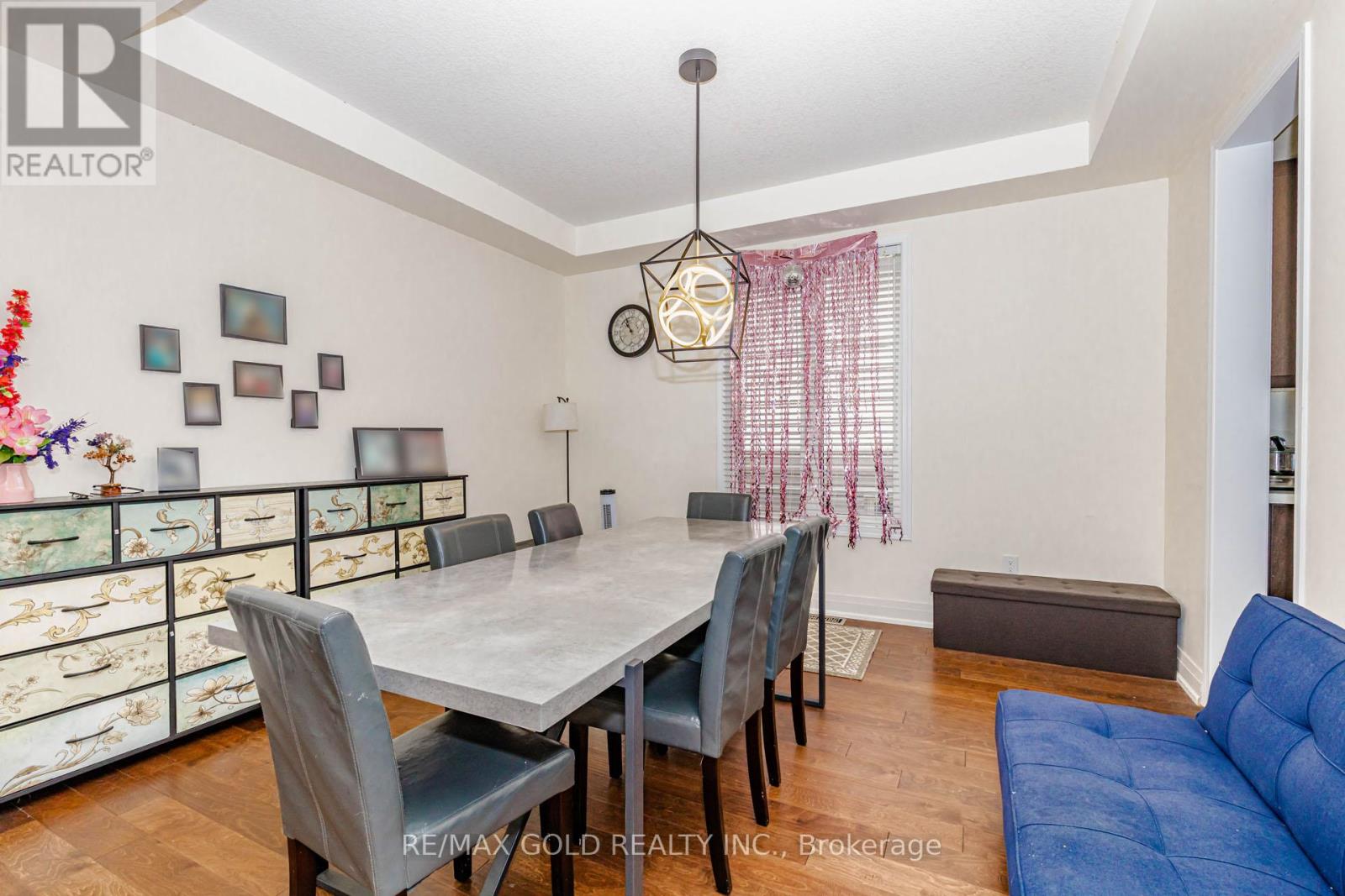 9 BURGESS CRESCENT - 9