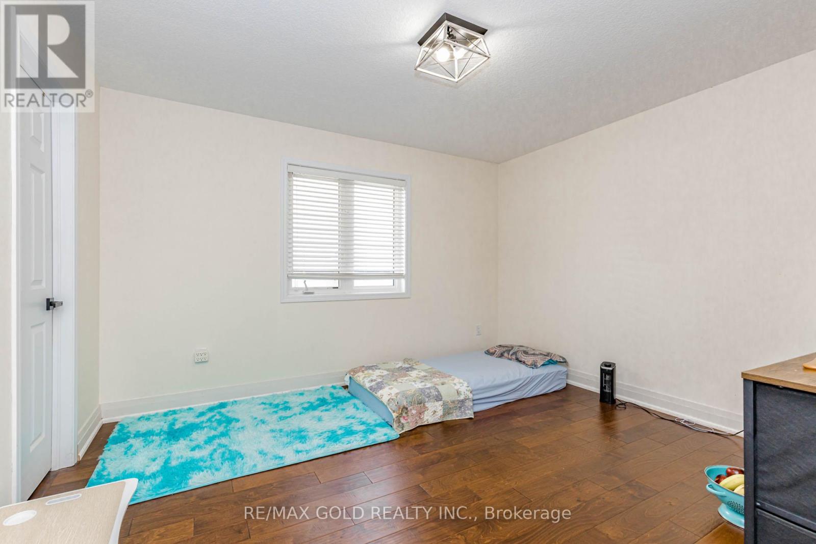 9 BURGESS CRESCENT - 45
