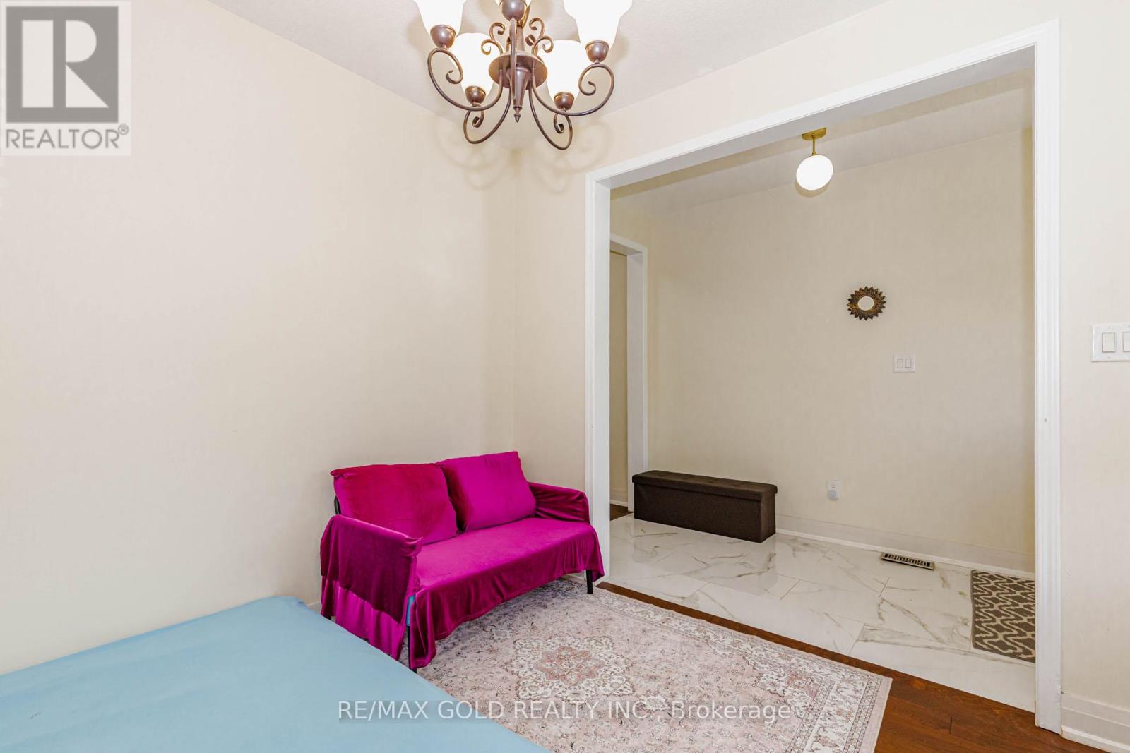 9 BURGESS CRESCENT - 5
