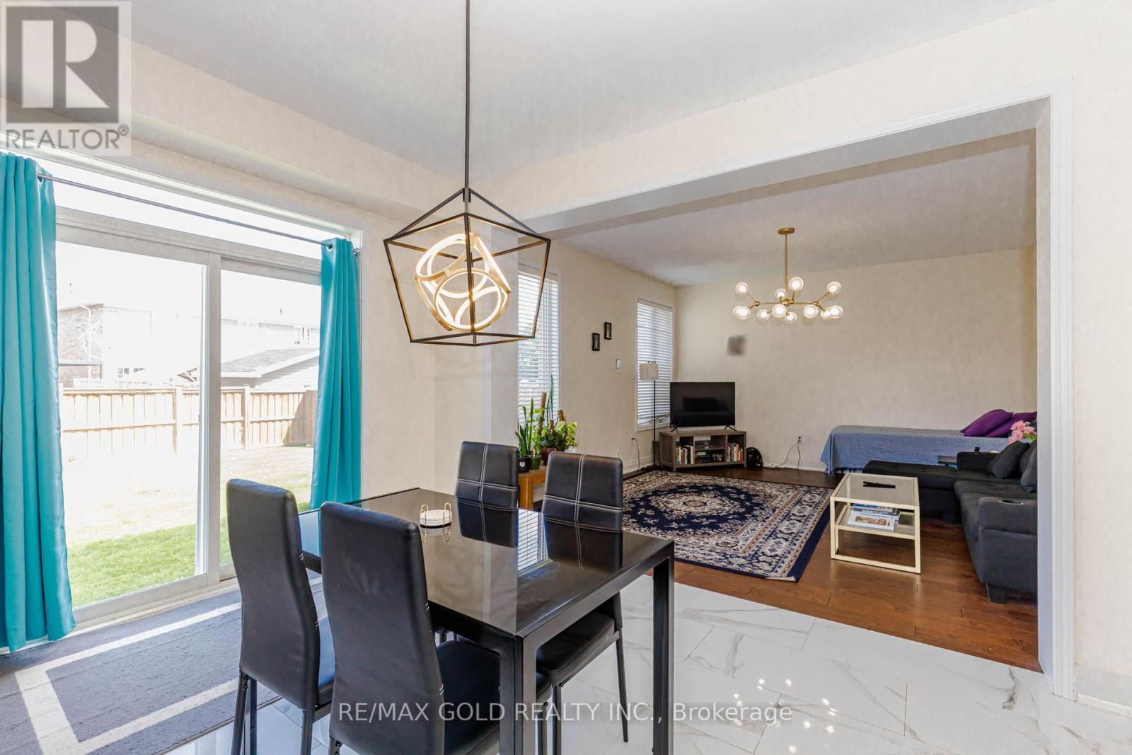 9 BURGESS CRESCENT - 12
