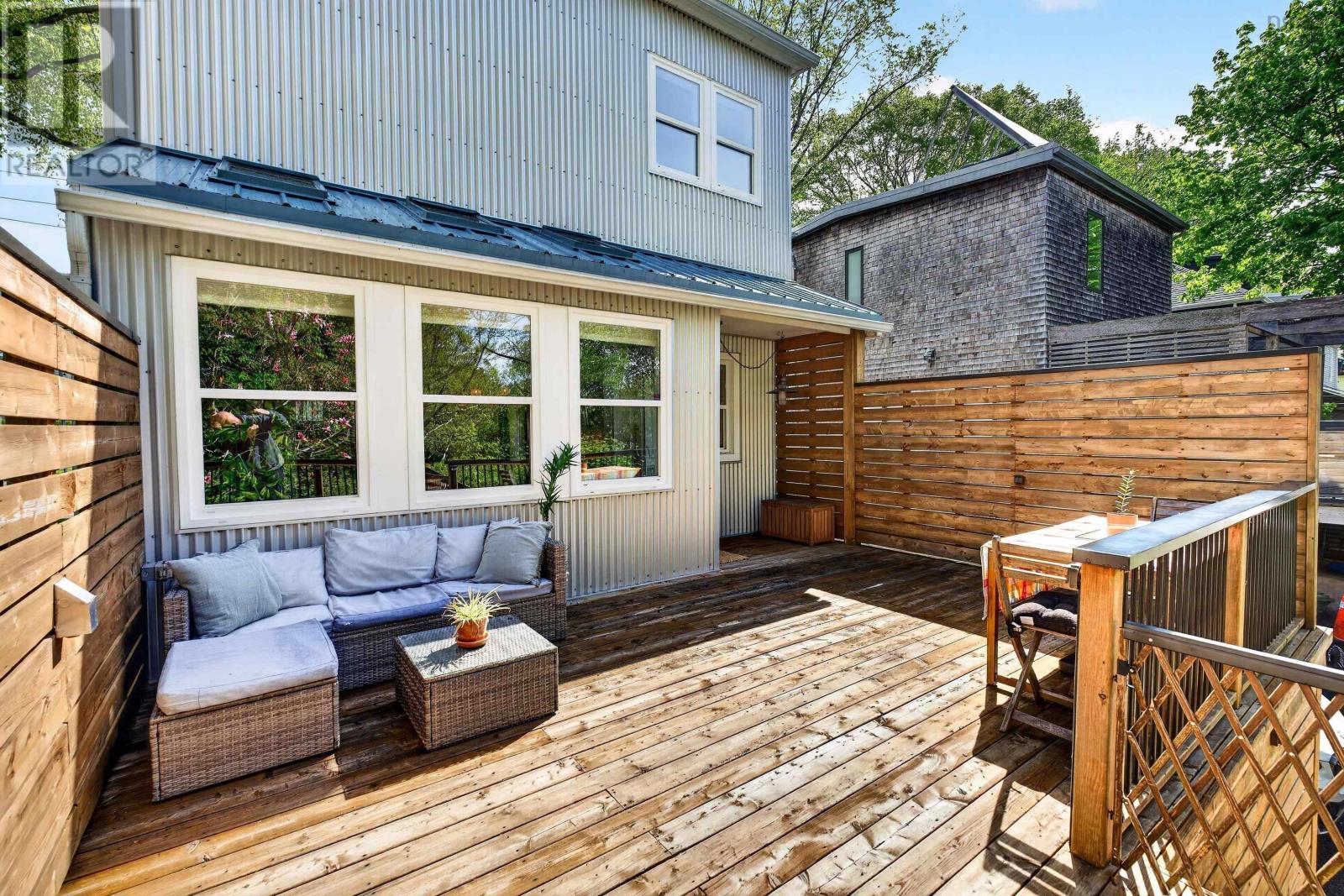 82 Hawthorne Street - 32