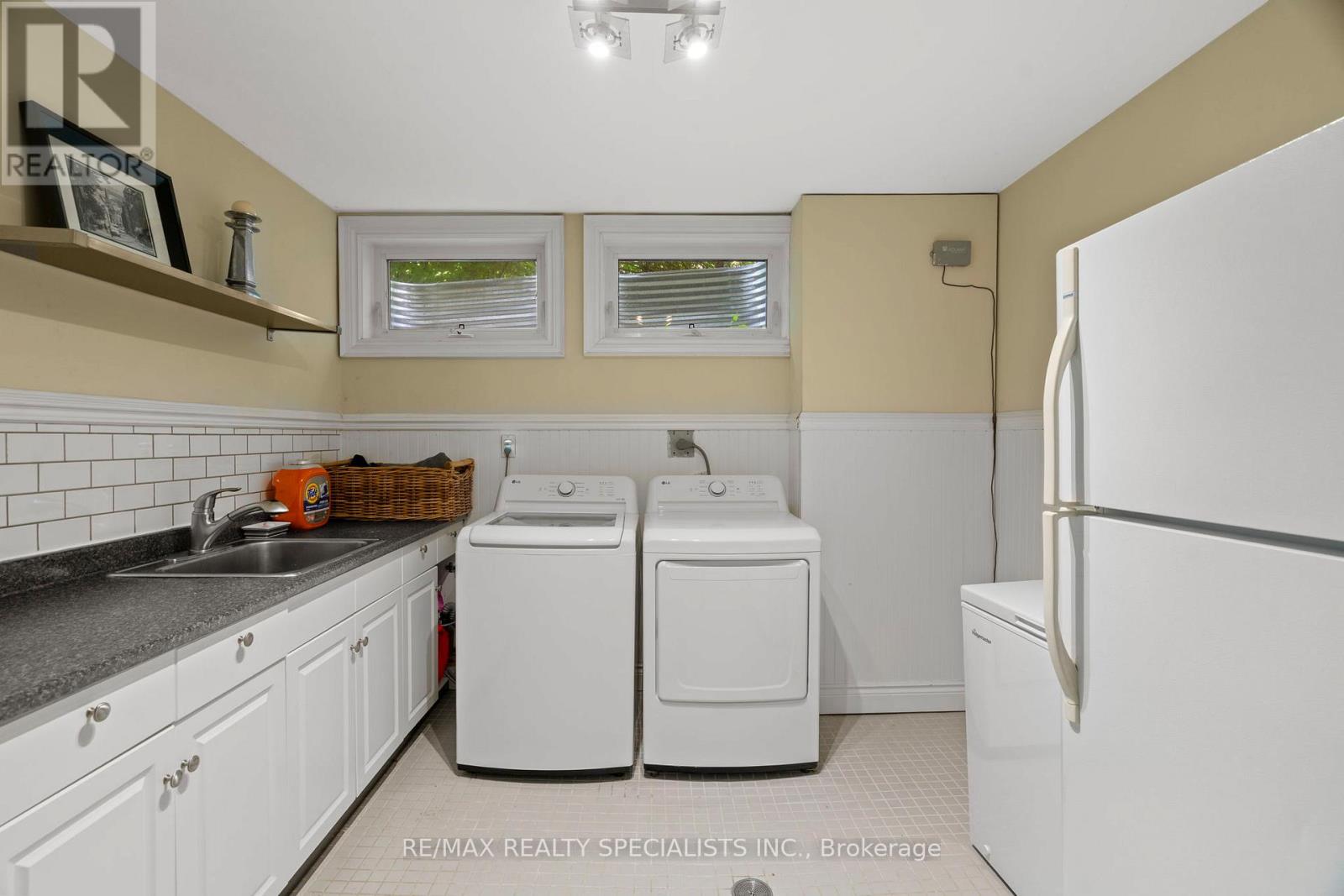 42 HEATHVIEW AVENUE - 30
