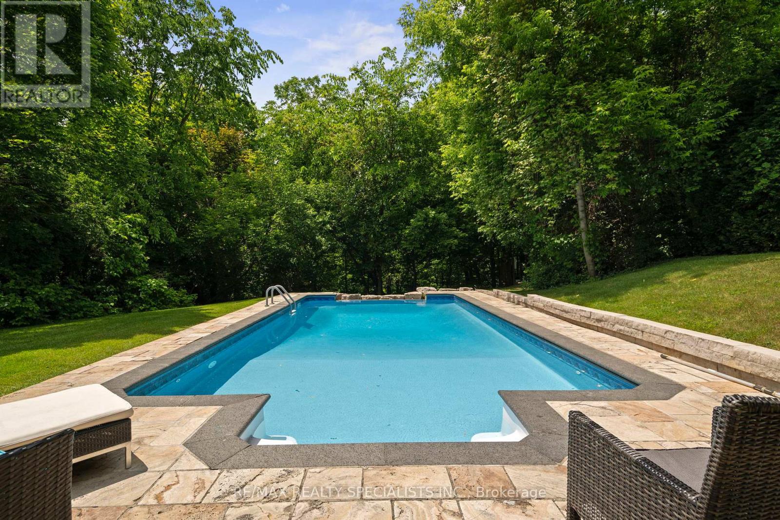 42 HEATHVIEW AVENUE - 36