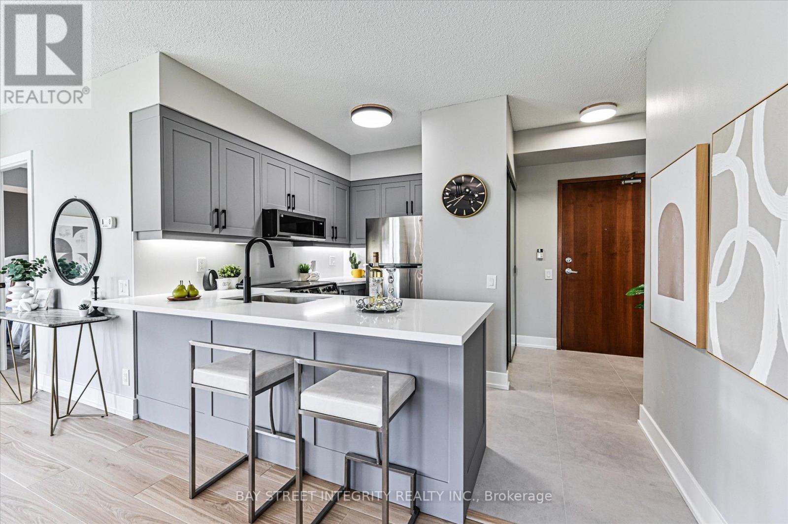 #512W 500 QUEENS QUAY W - 12