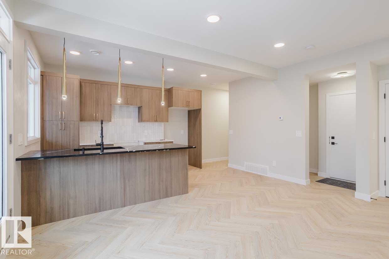 #11 16231 19 AV SW - 1