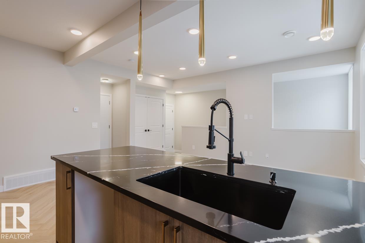 #11 16231 19 AV SW - 4