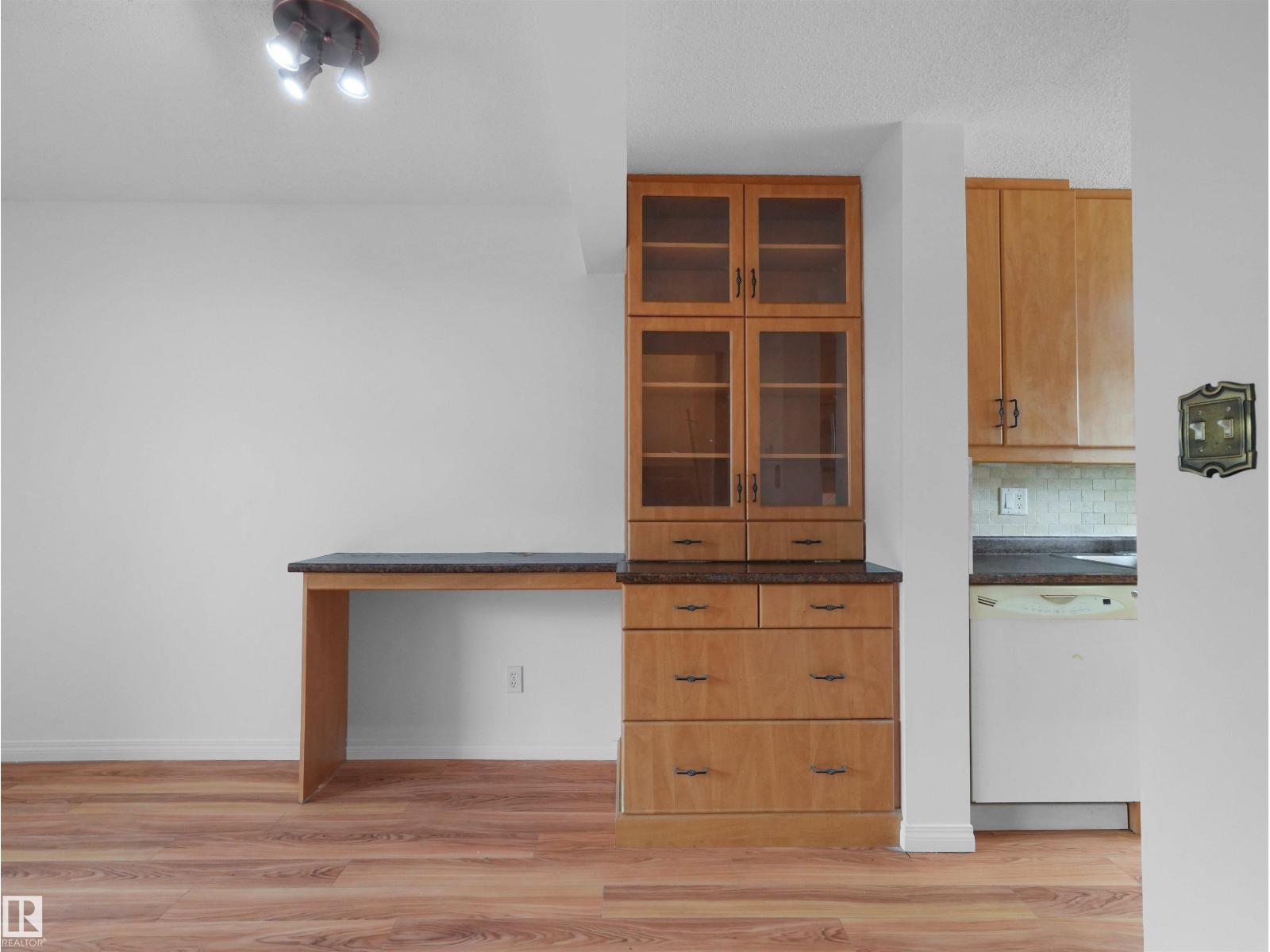 6346 180 ST NW - 15