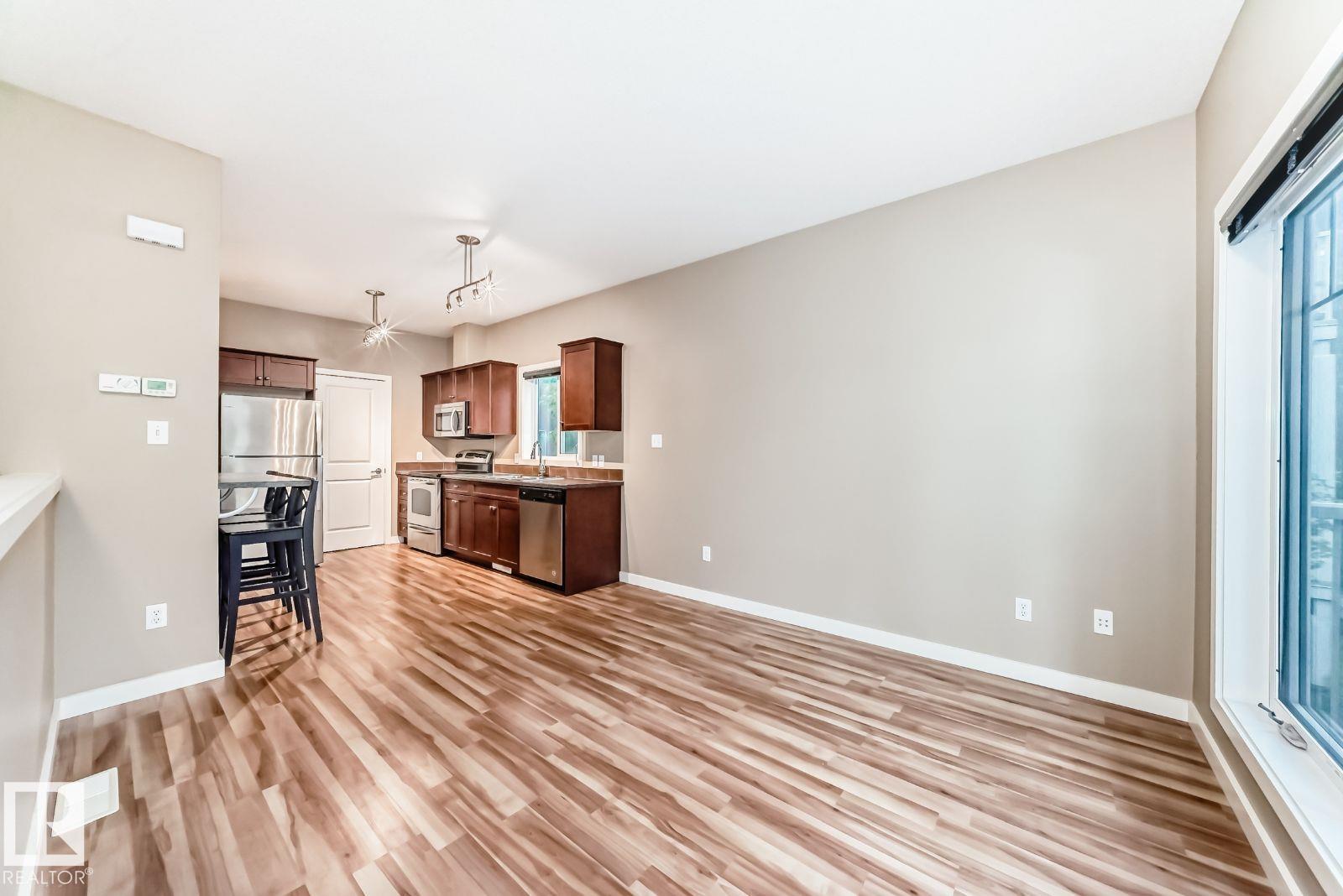 #4 11917 103 ST NW - 17