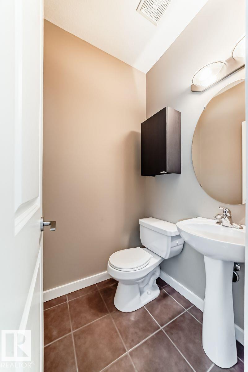 #4 11917 103 ST NW - 19