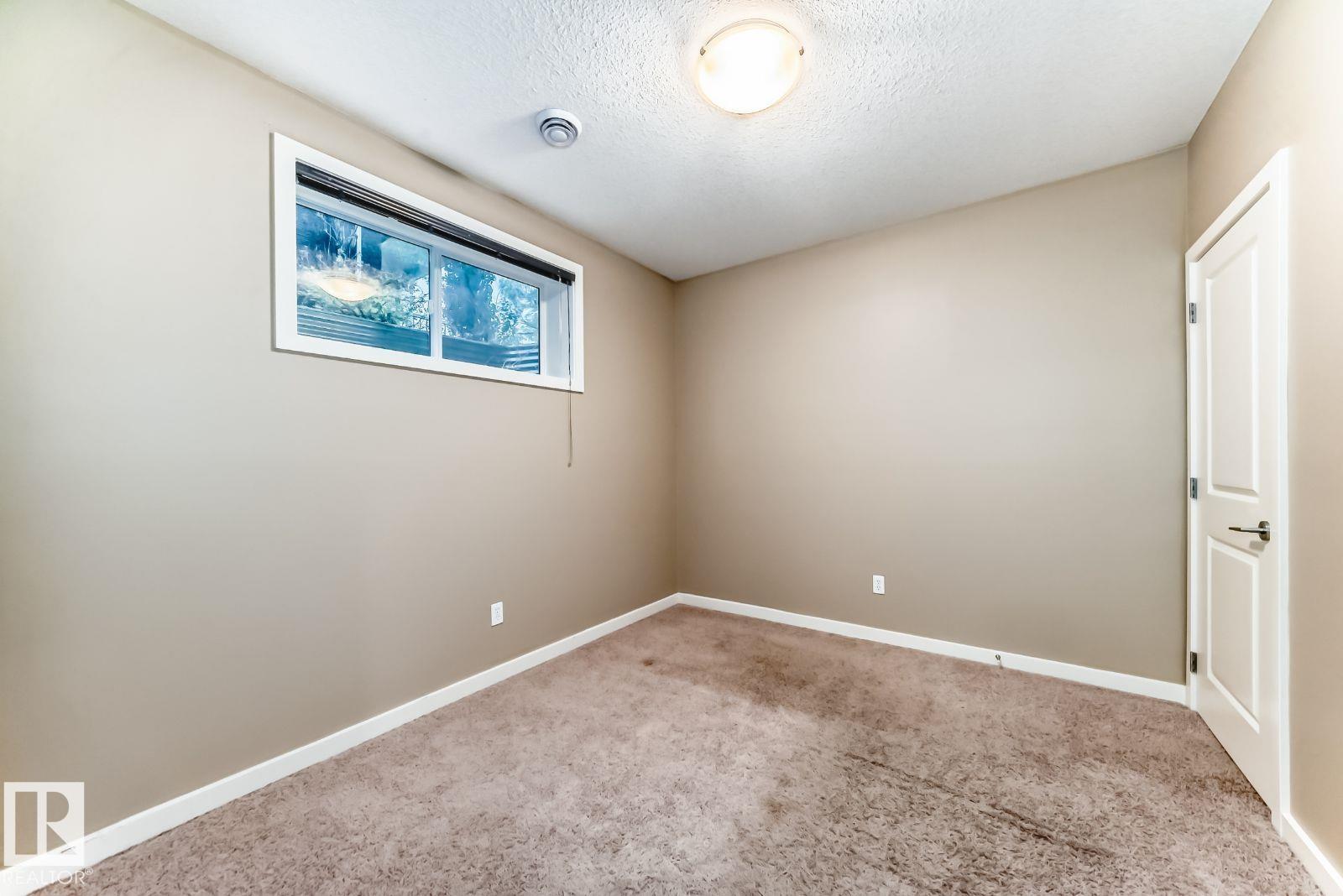 #4 11917 103 ST NW - 23