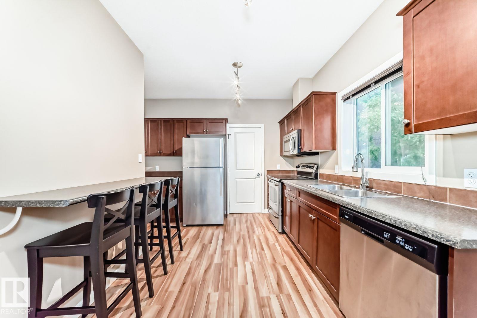 #4 11917 103 ST NW - 7